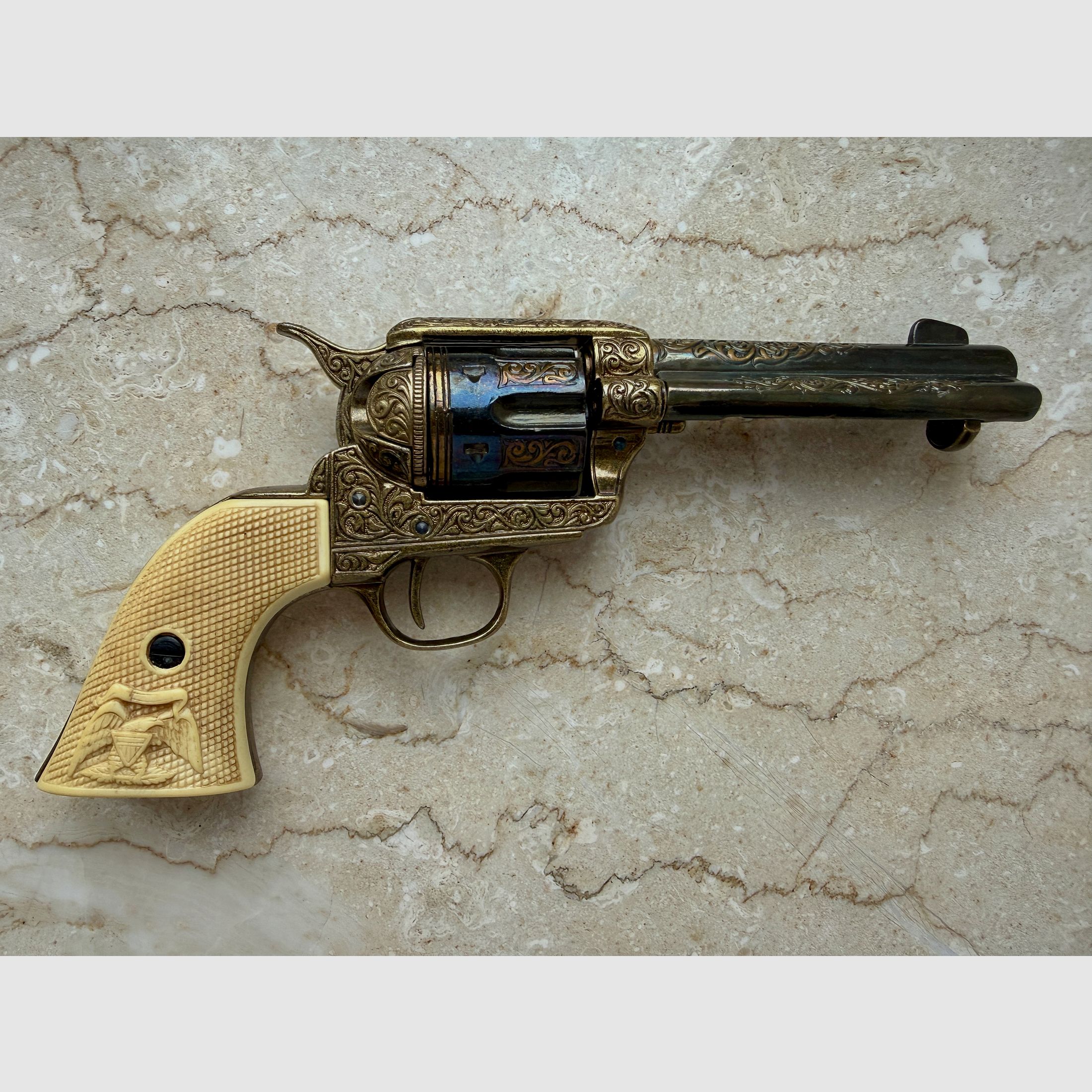 Revolver "COLT Peacemaker", US Cavalry 1873, decorated decorative weapon