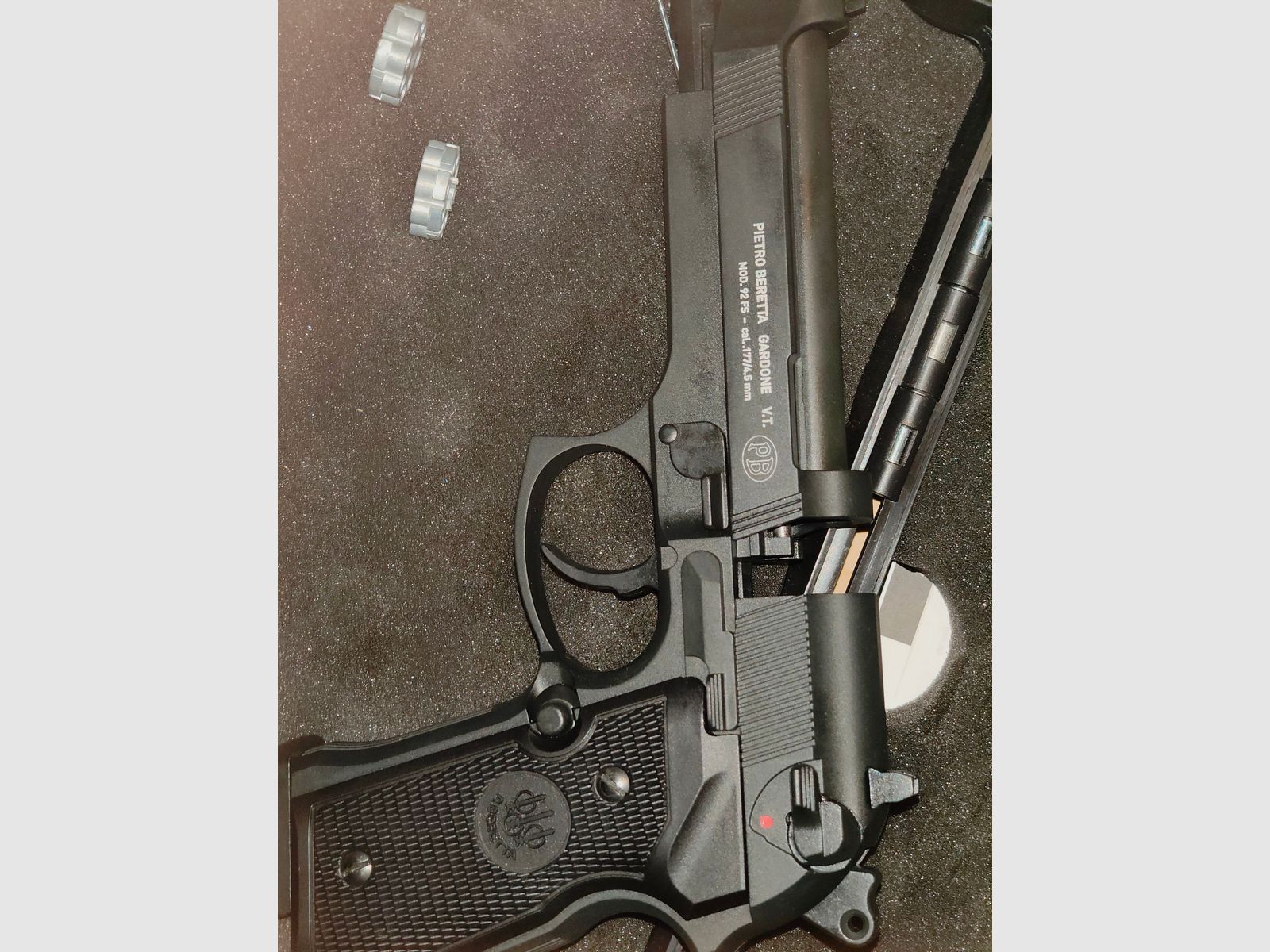 Beretta M92 FS CO2 pistol 4.5 mm diabolo blued