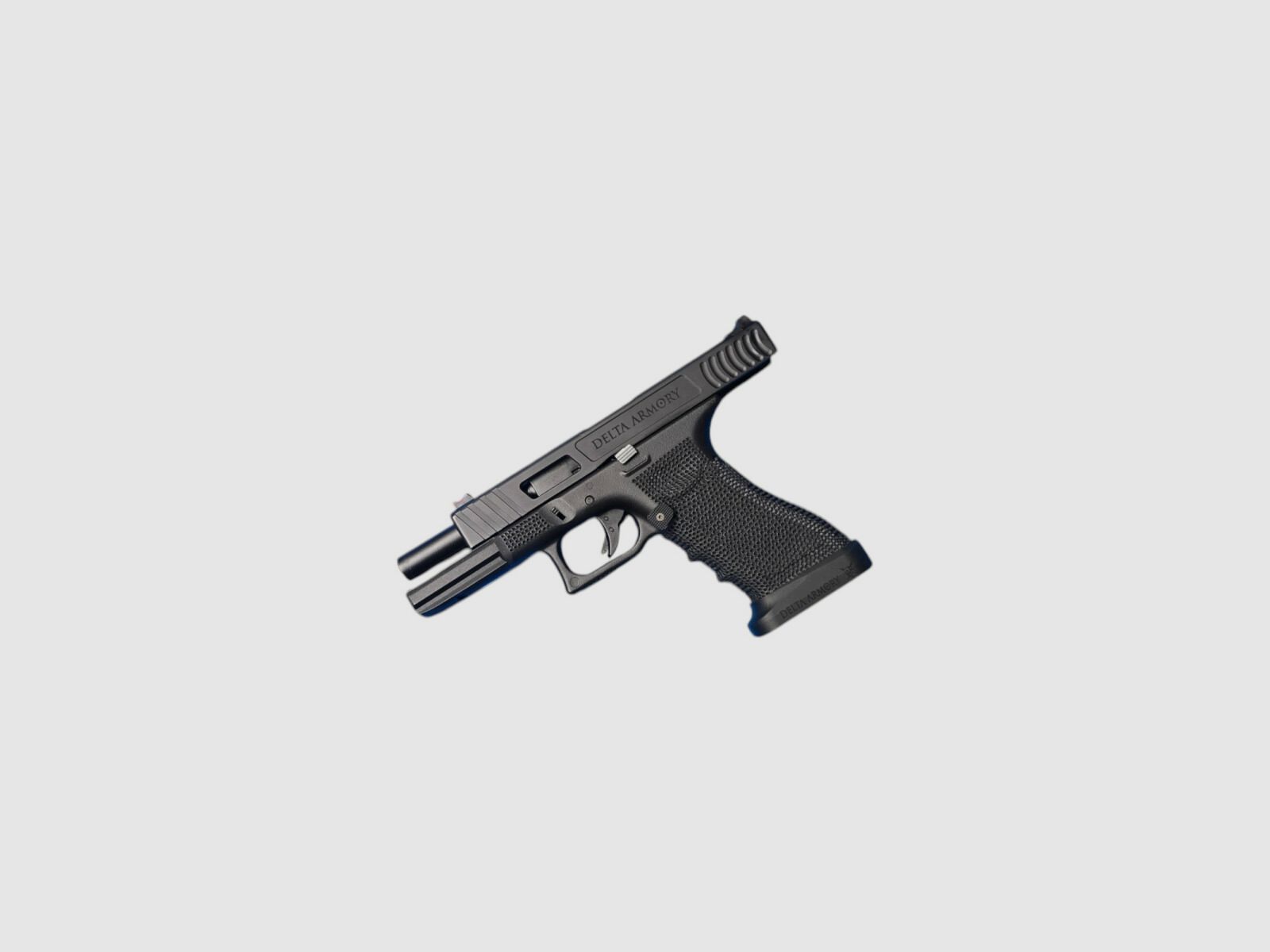 P01 GBB Airsoft Pistool met Grip Stippling in Zwart | Delta Armory