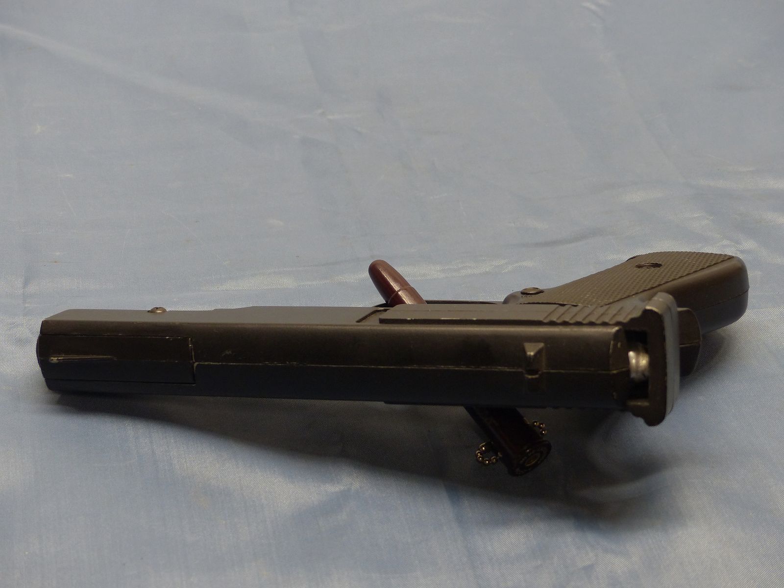 Pistola de aire Marksman 1010 Repeater Cal. 4,5/.177 fabricada en Torrance California USA, imagen 9 de 10