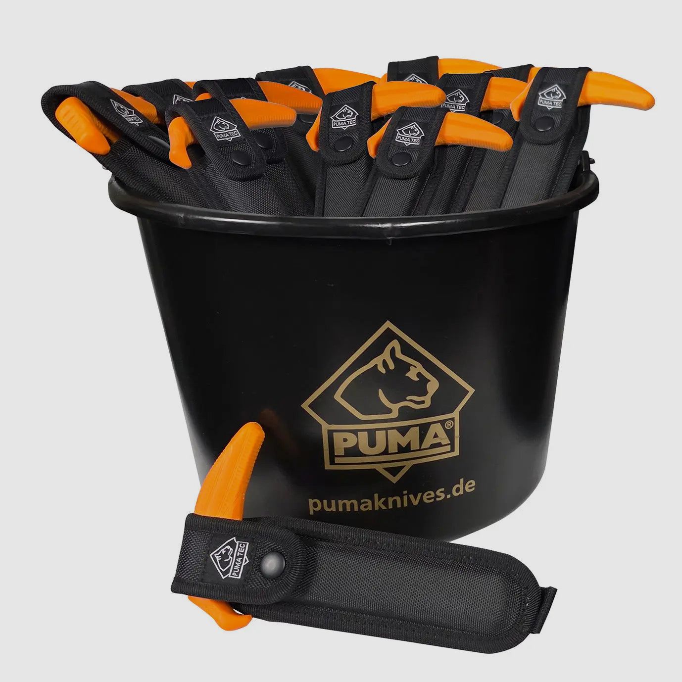 PUMA SET Bucket + 24 Bone Saws, image 1 of 3