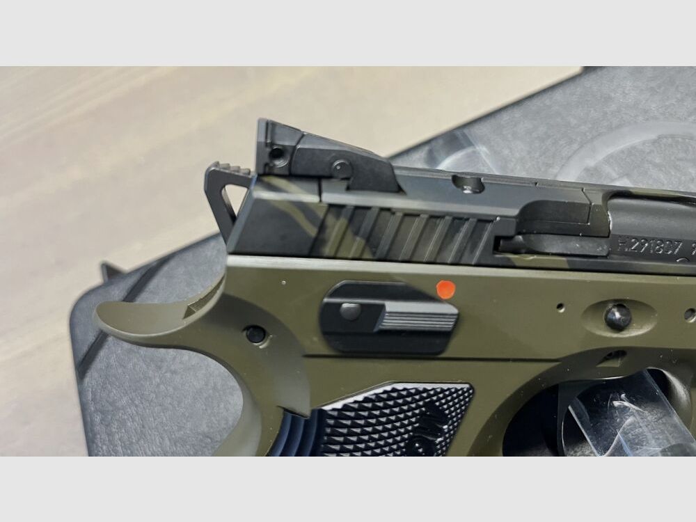 CZ Uhersky Brod Shadow 2 - SONDERMODEL - Camo / Olijf