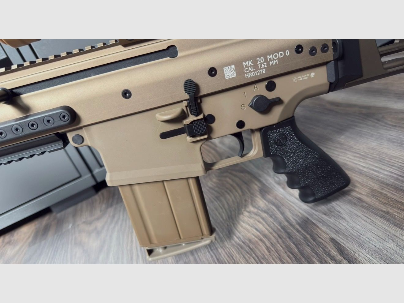 VFC MK20 SSR GBB + TANGO6T
