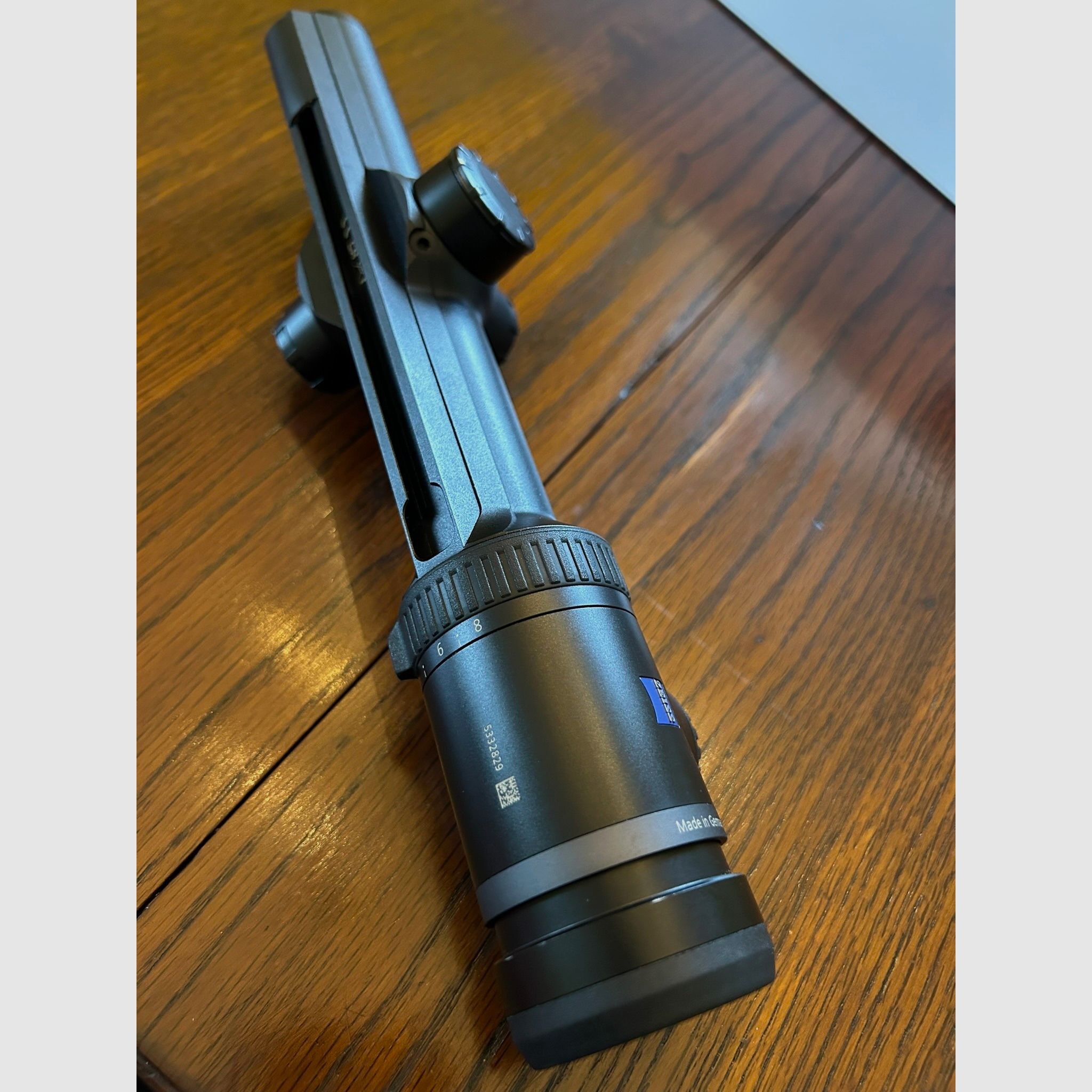 Zeiss V8 1.1 - 8 x 24 with rail, no Swarovski or Leica