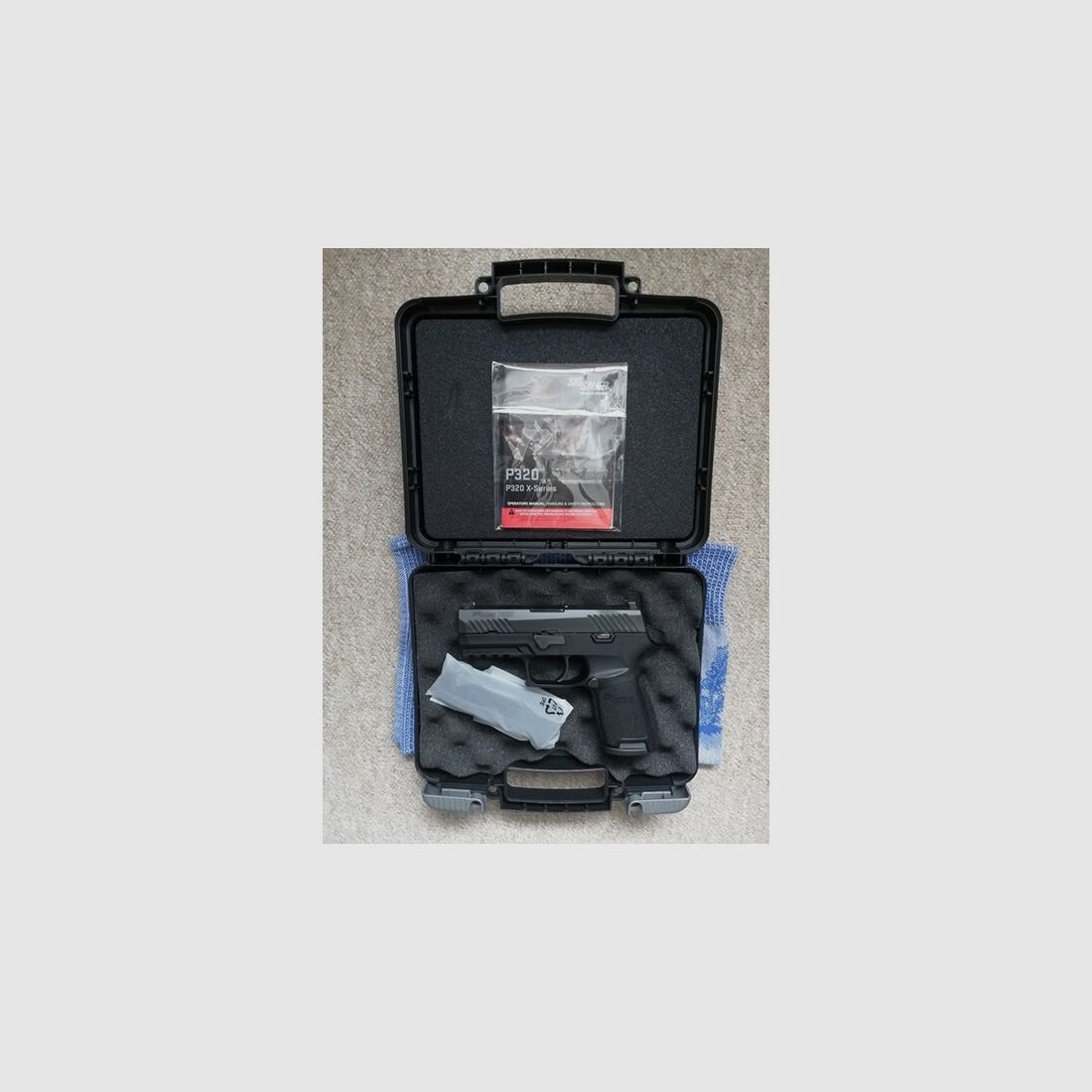 SIG Sauer P320 Compact, 9mm Luger, Koffer, 2 Magazine, Anleitung