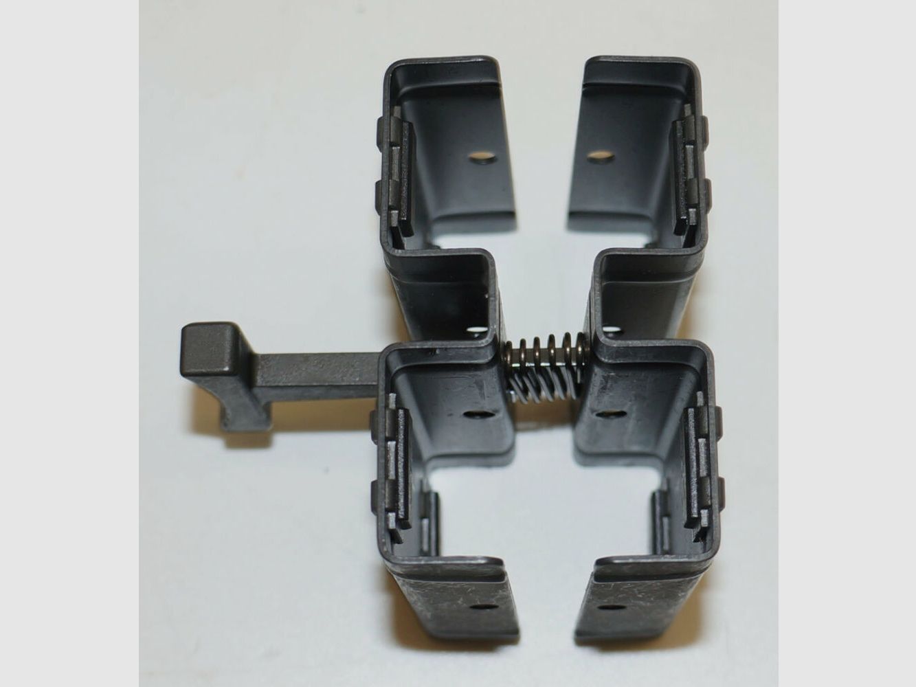 Heckler & Koch Magazinklammer, HK MP5; HK SP5; SAR M41/05 und Baugleiche, neu, original Heckler & Koch Fertigung