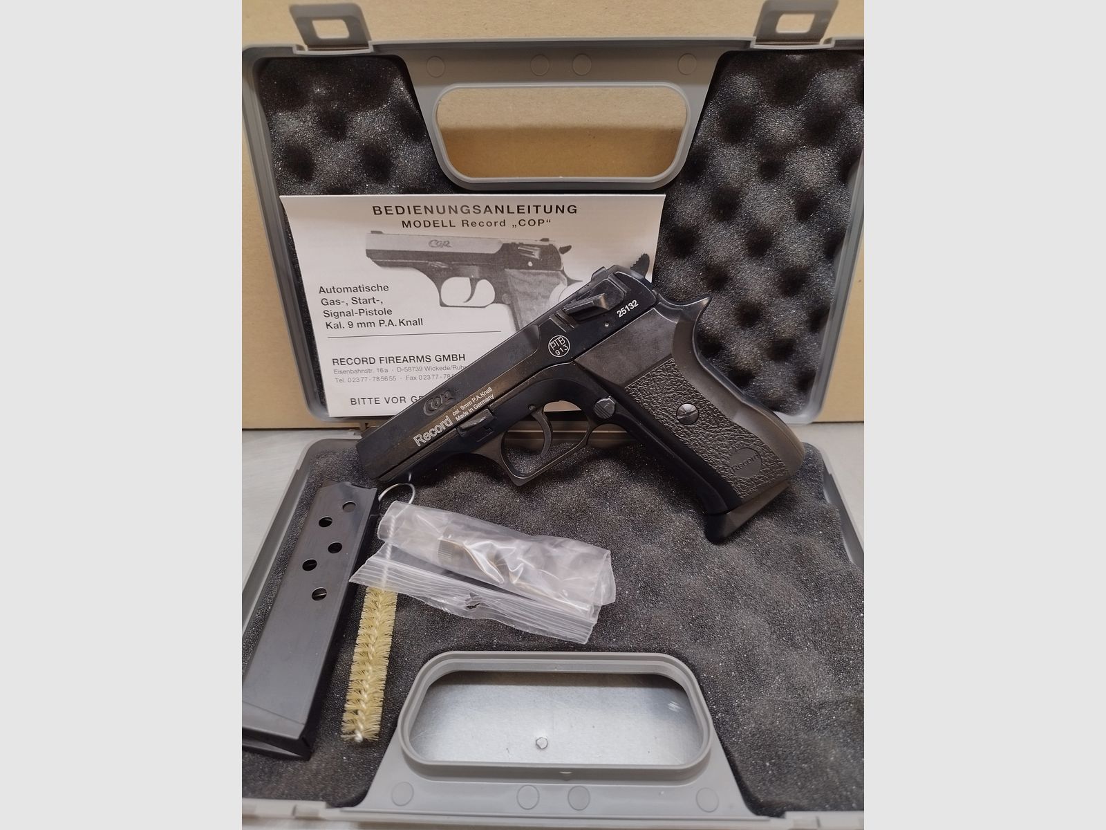 Record COP blank firing pistol 9 mm P.A.K blued + spare magazine!! NEW !!