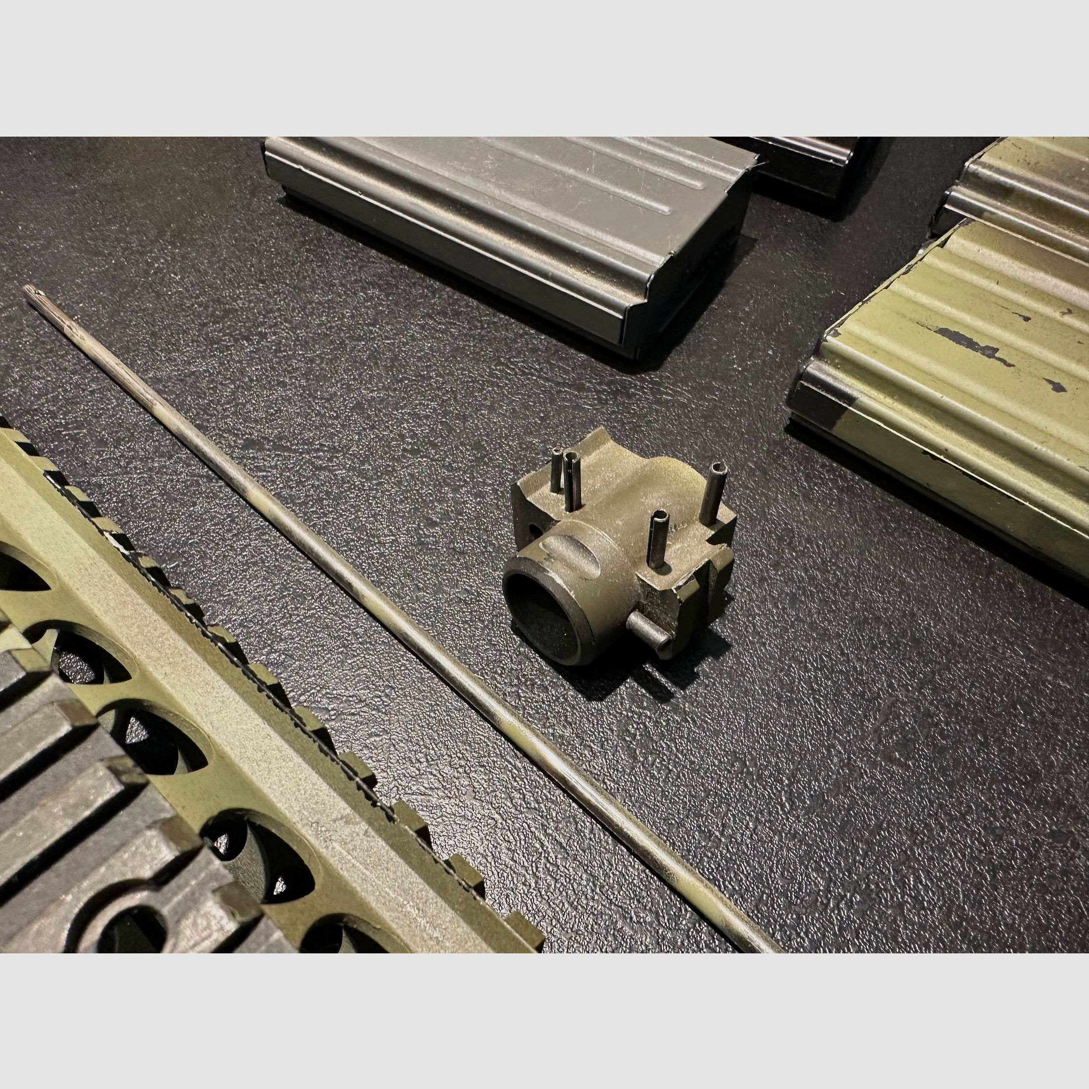 SR25 parts und Mags