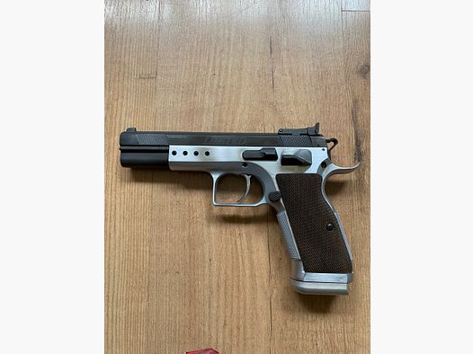 Verkaufe Tanfoglio Limited 9 mm Luger mit Wechselsystem .22 lfb inkl. Munition und Schiene für Zielfernrohr