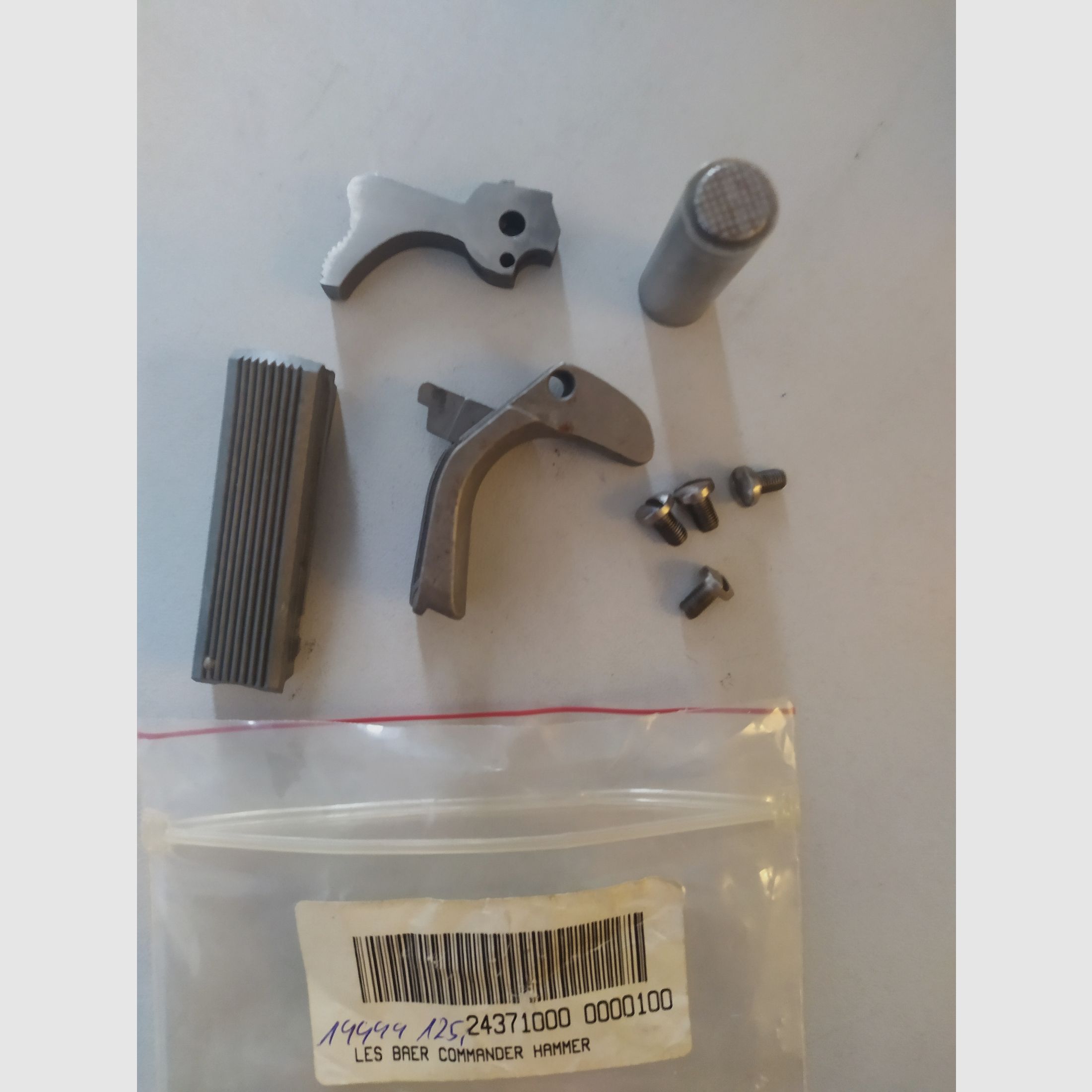 Diverses Zubehör & Teile: 1911 Edelstahl Teile, Ruger ZF Montage, 4x20 ZF, 4,5mm BB Glock, G3-Rem870-STR Schäfte, Mehrere Waffenkoffer