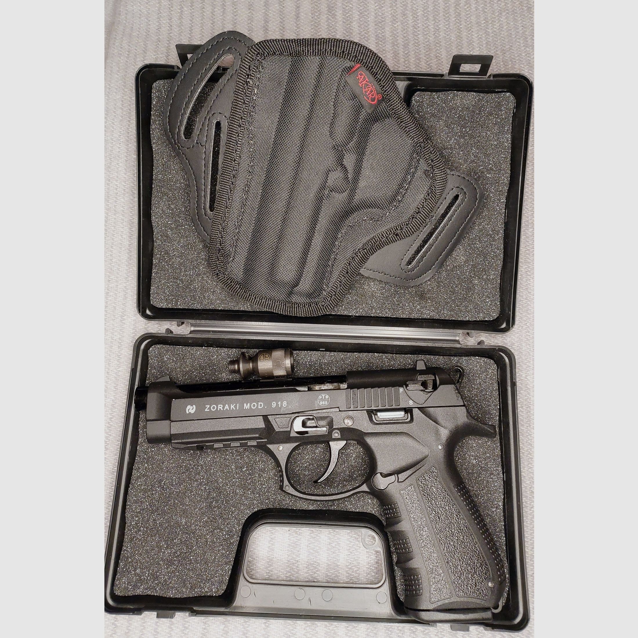 Zoraki 918 9mm P.A.K. negro - antiguo (PTB 965) con nueva funda de Cordura