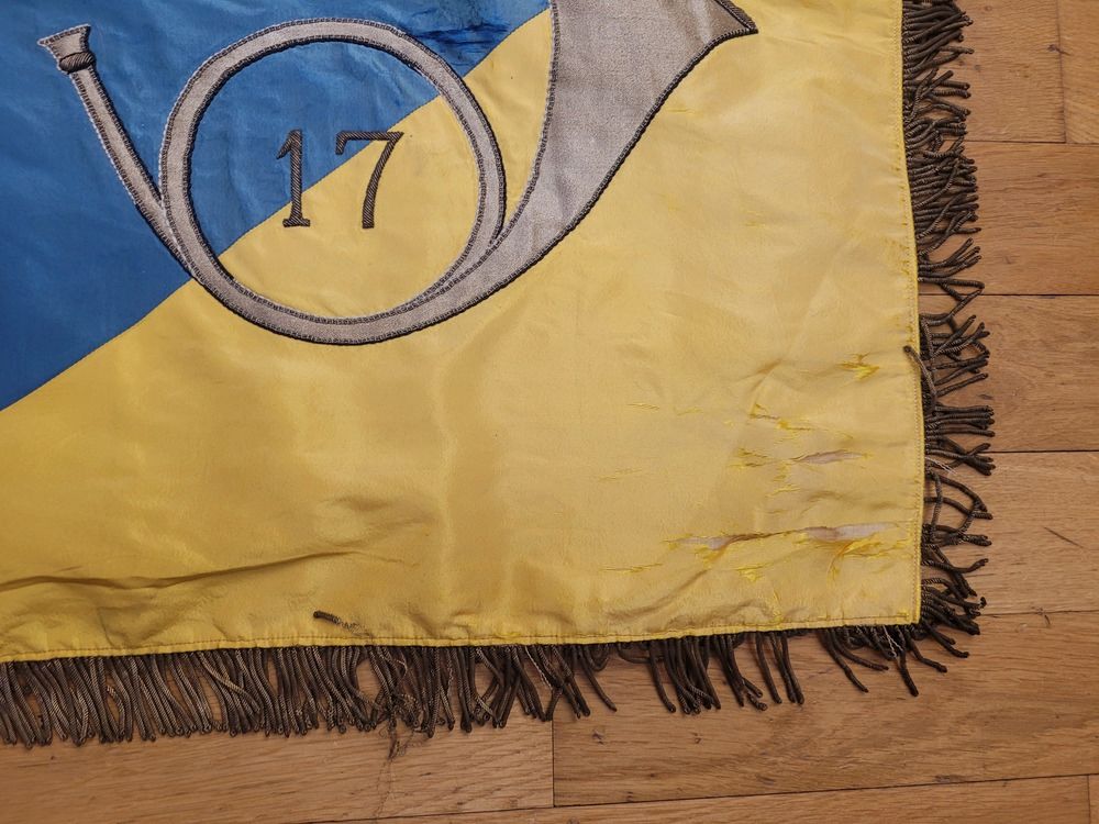 Sehr schönes (und seltenes) Wappen des 17. Bataillons der Jäger – Zeit Zweiter Weltkrieg spätestens – Mit seinen Einheitsehren für 1914/18 und der Kampagne von 1940 – Mat „am Horn“ der Jäger – BE+/TBE, Bild 7 von 15