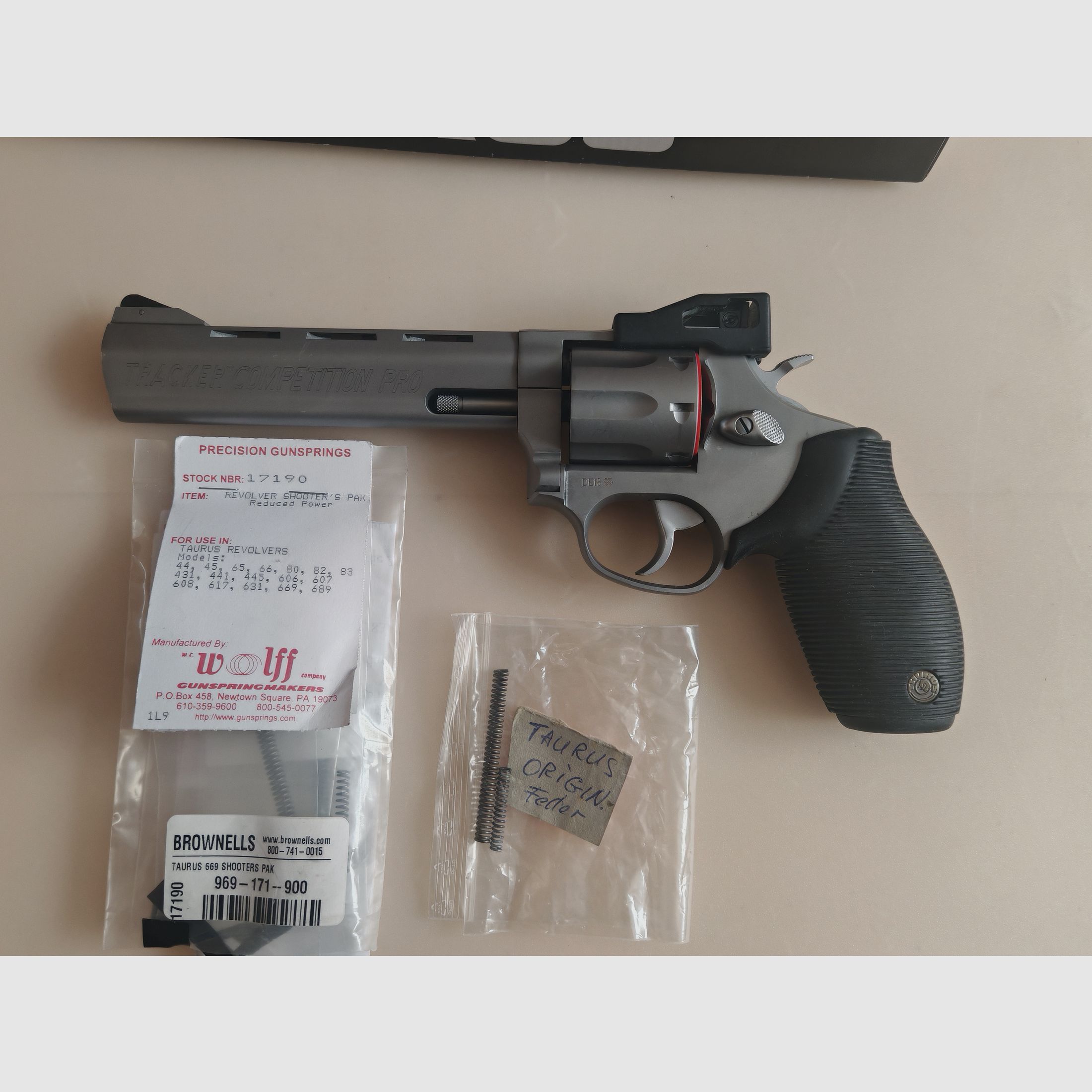 Taurus RT 627 STS 6 Zoll Revolver Kaliber .357 Magnum
