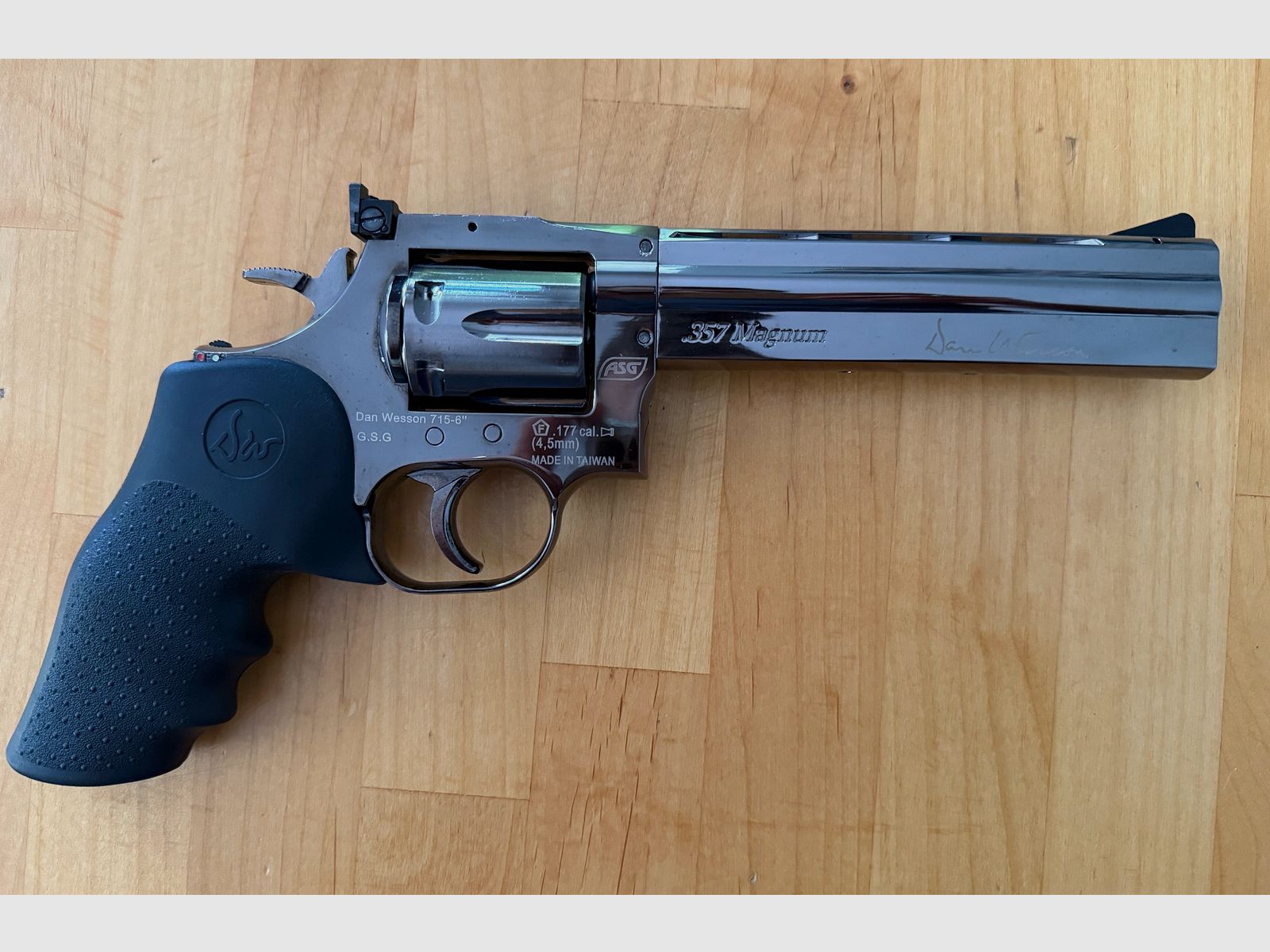 Dan Wesson 715 Diabolo *Seltenheit - durchgehender Lauf*