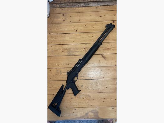 Benelli M4 Super 90 telescoping stock