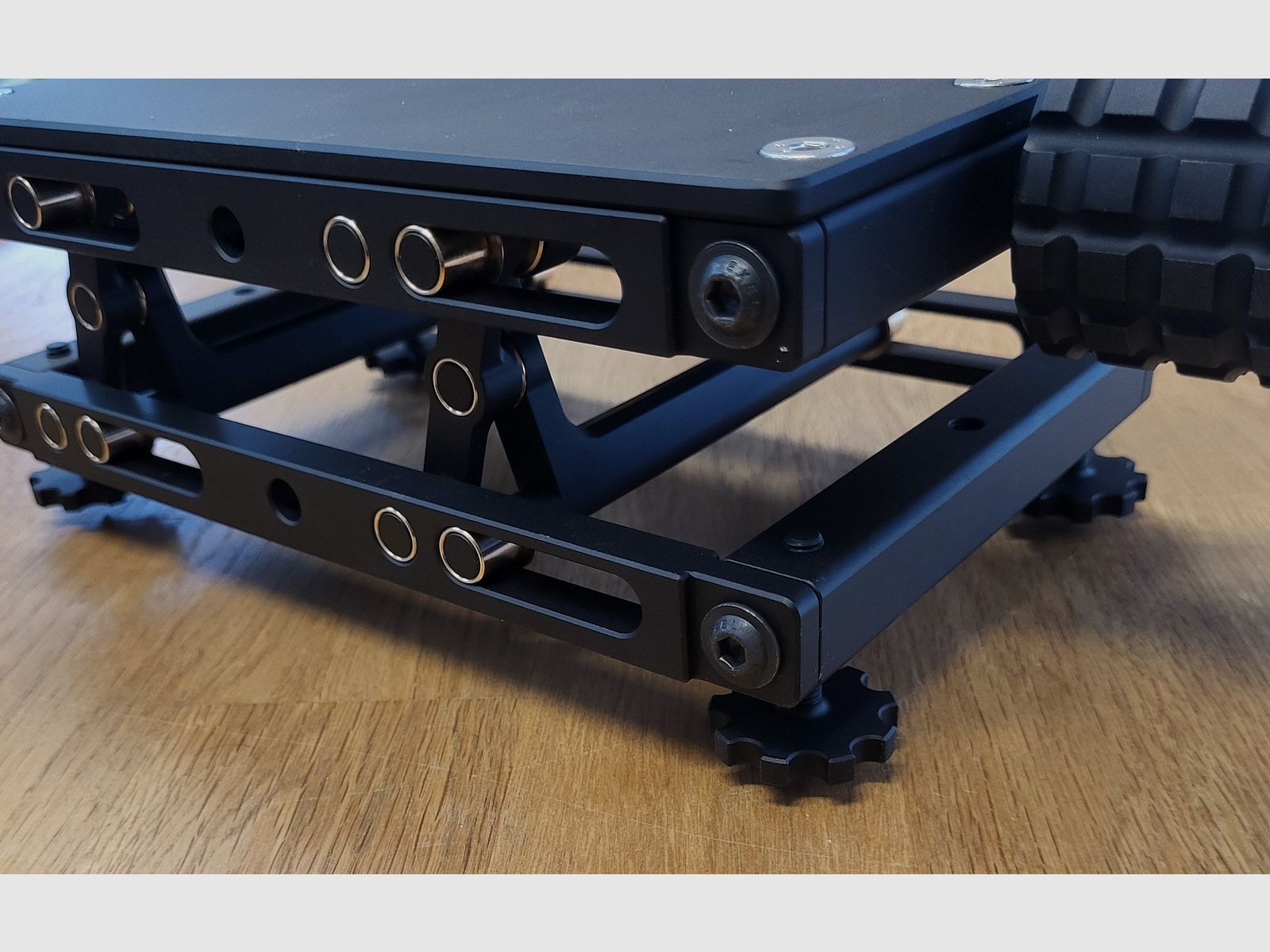 Bears Adjustable Lifter for your Rearbag with Side Adjustment