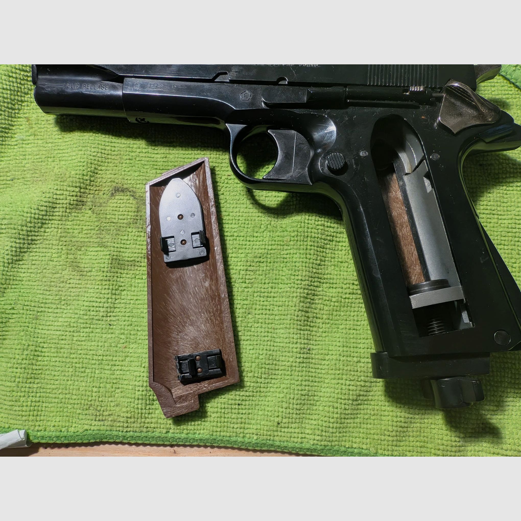 Daisy Mod. 45 Power Line 45 4.5mm Diabolo CO2 pistol similar to 1911