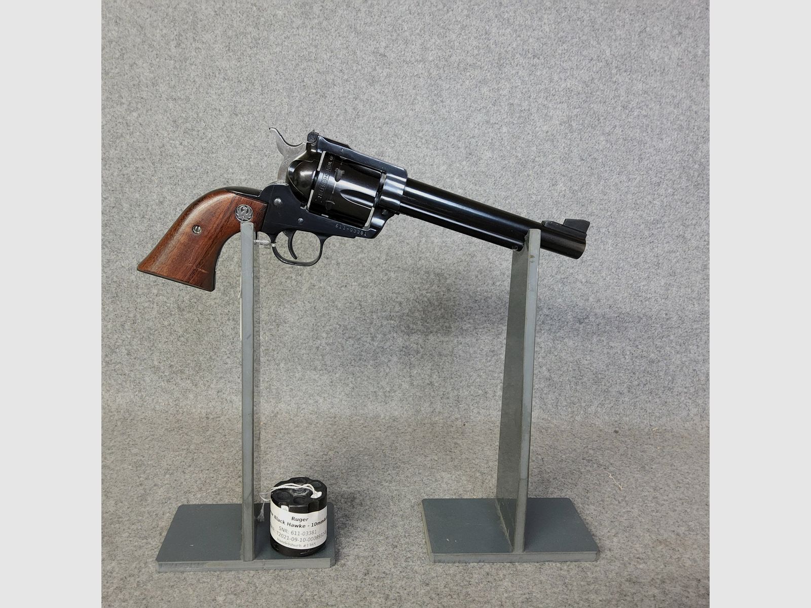 Ruger Blackhawk-new model-with interchangeable cylinder 10mm Auto