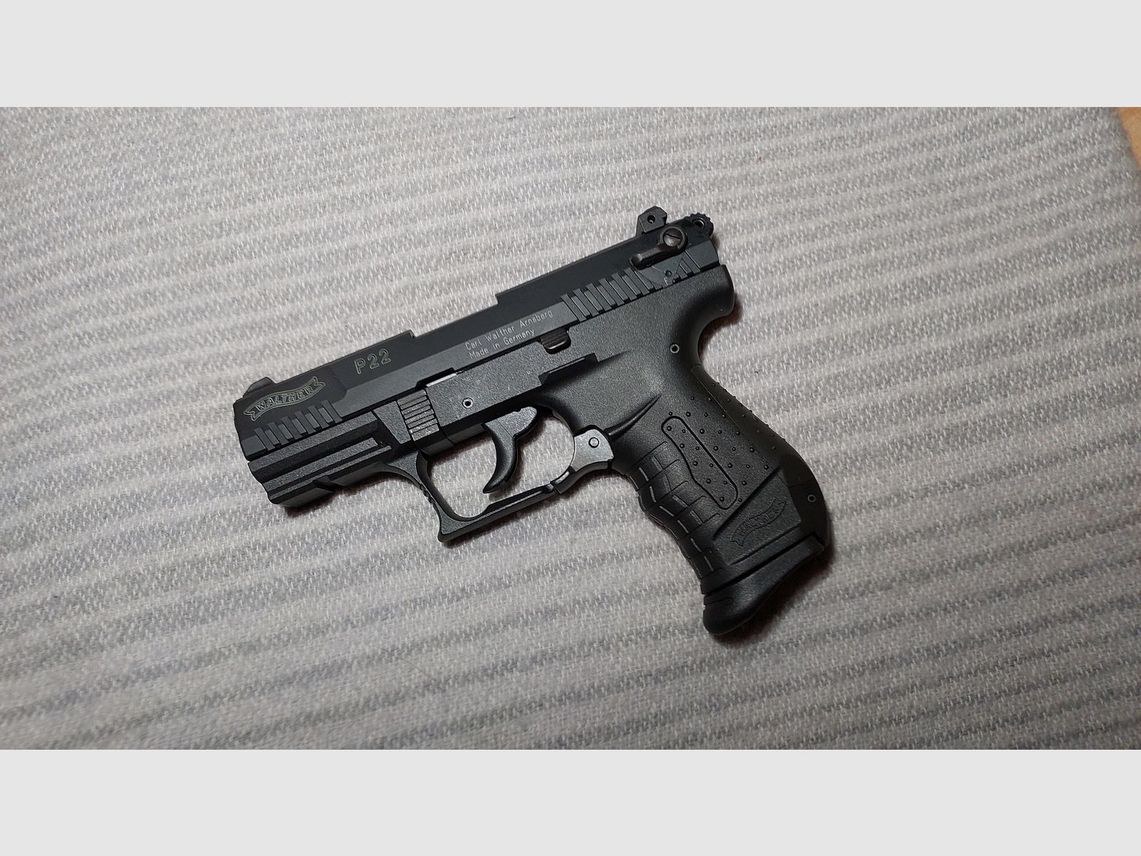 Walther P22 (P 22 Classic) pistola de fogueo 9mm P.A.K. (PTB 778) con 2 cargadores
