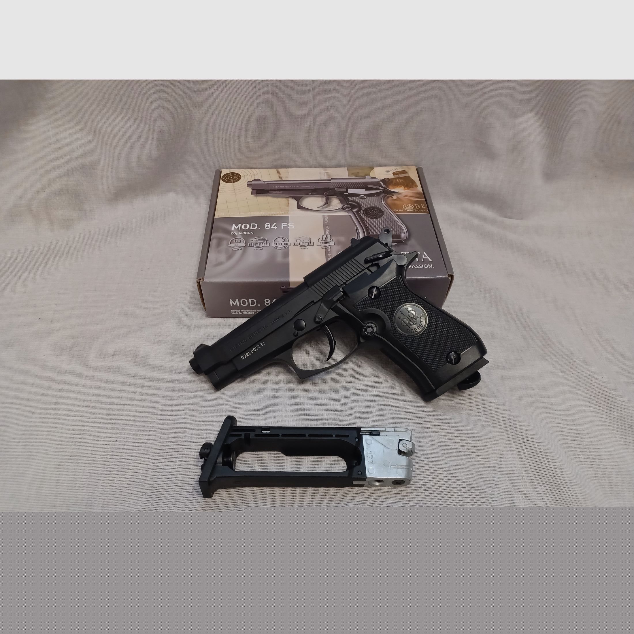 Beretta M84 FS / 4,5 mm BB / BlowBack / CO2 / Pistole / OVP (74)