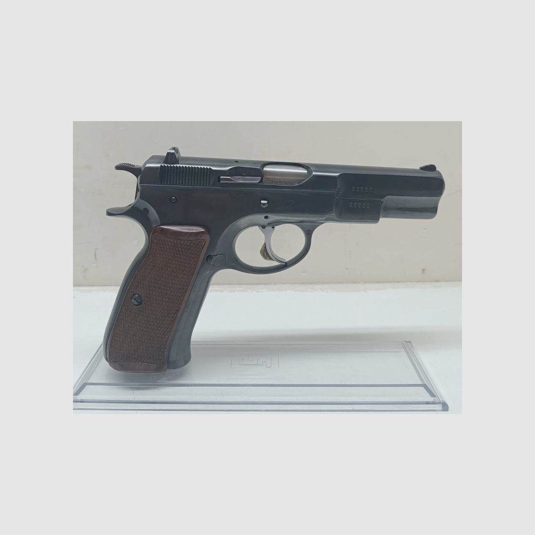 CZ 75-pistool, afbeelding 2 van 2
