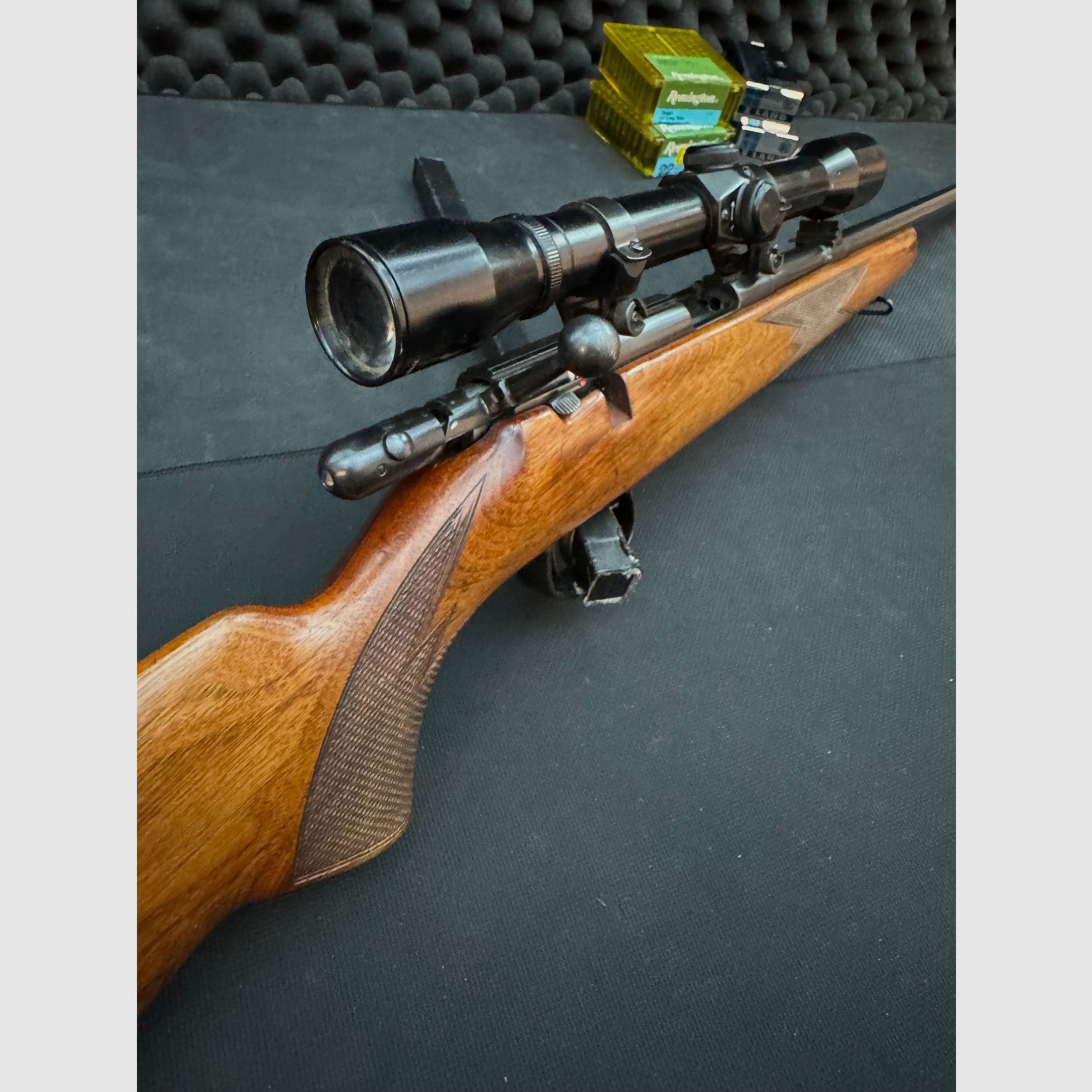 Anschütz Einzelladerbüchse .22lr mit Zielfernrohr 4x32