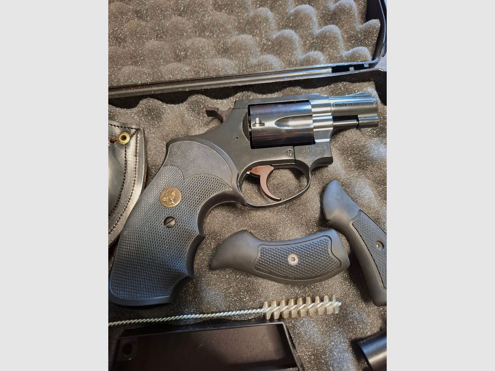 Arminius HW 37 met holster en extra gripplaten