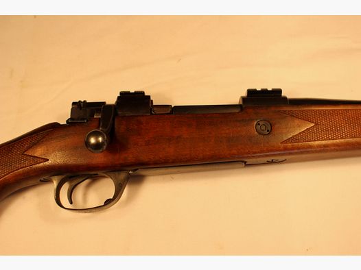 Bolt-action rifle in caliber 7x64.