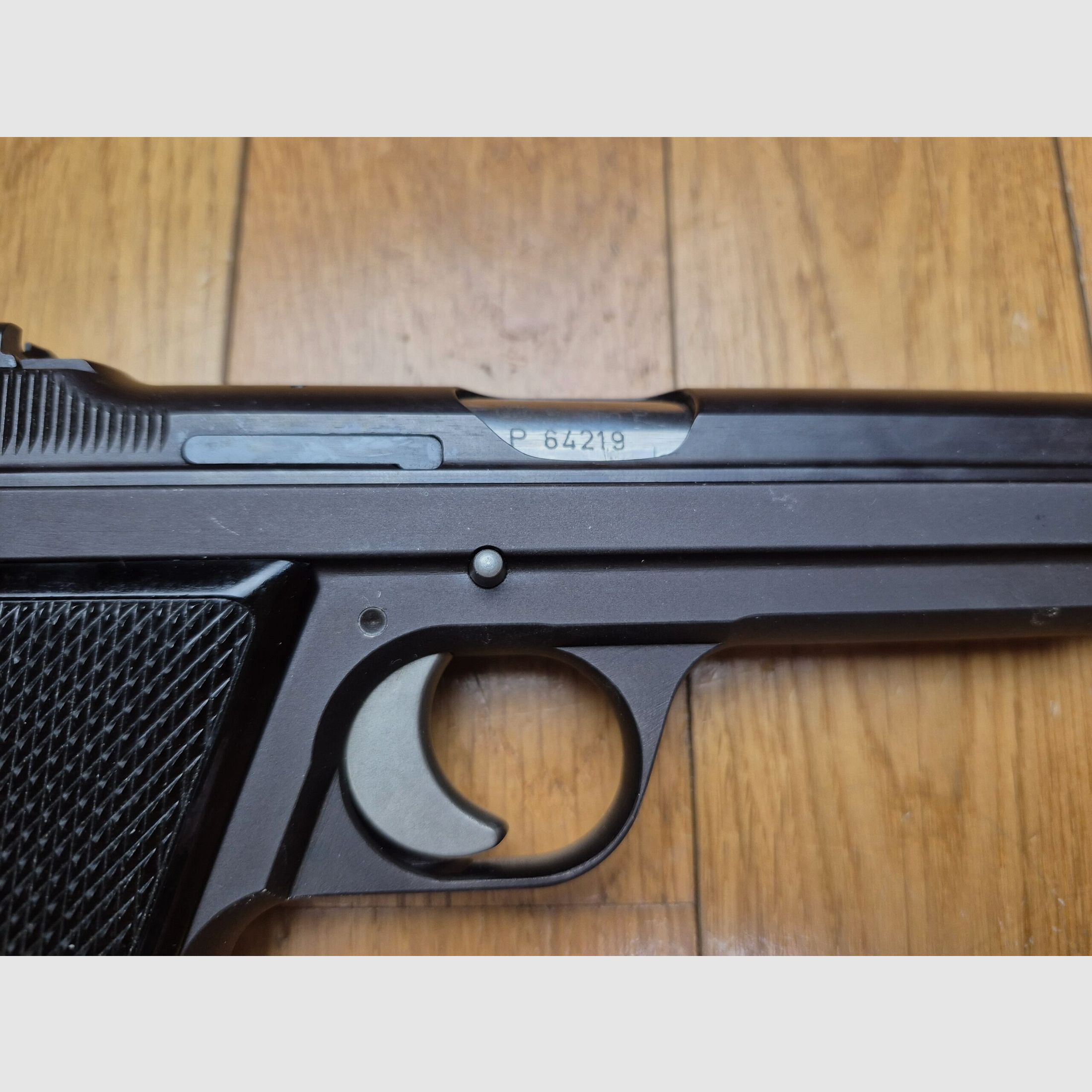 Spendide pistolet SIG P210-2 – Mythe du 9 para – Arme civile conforme au type Armée post 1952 du 4° contrat militaire – Fabrication SIG suisse de 1969 – Bronzage superbe à 99,5% – Fonctionnement et canon de rêve – État TBE+++ !, image 10 sur 19