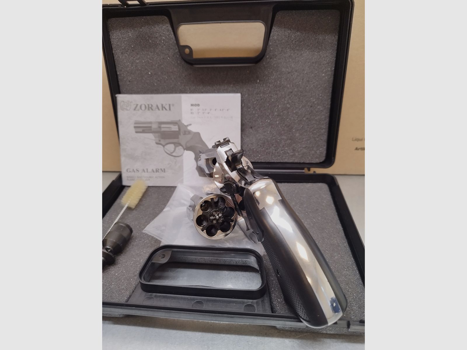 Zoraki R2 Blank firing revolver 2" 9 mm RK Shiny Chrome. !!!Like new!!!