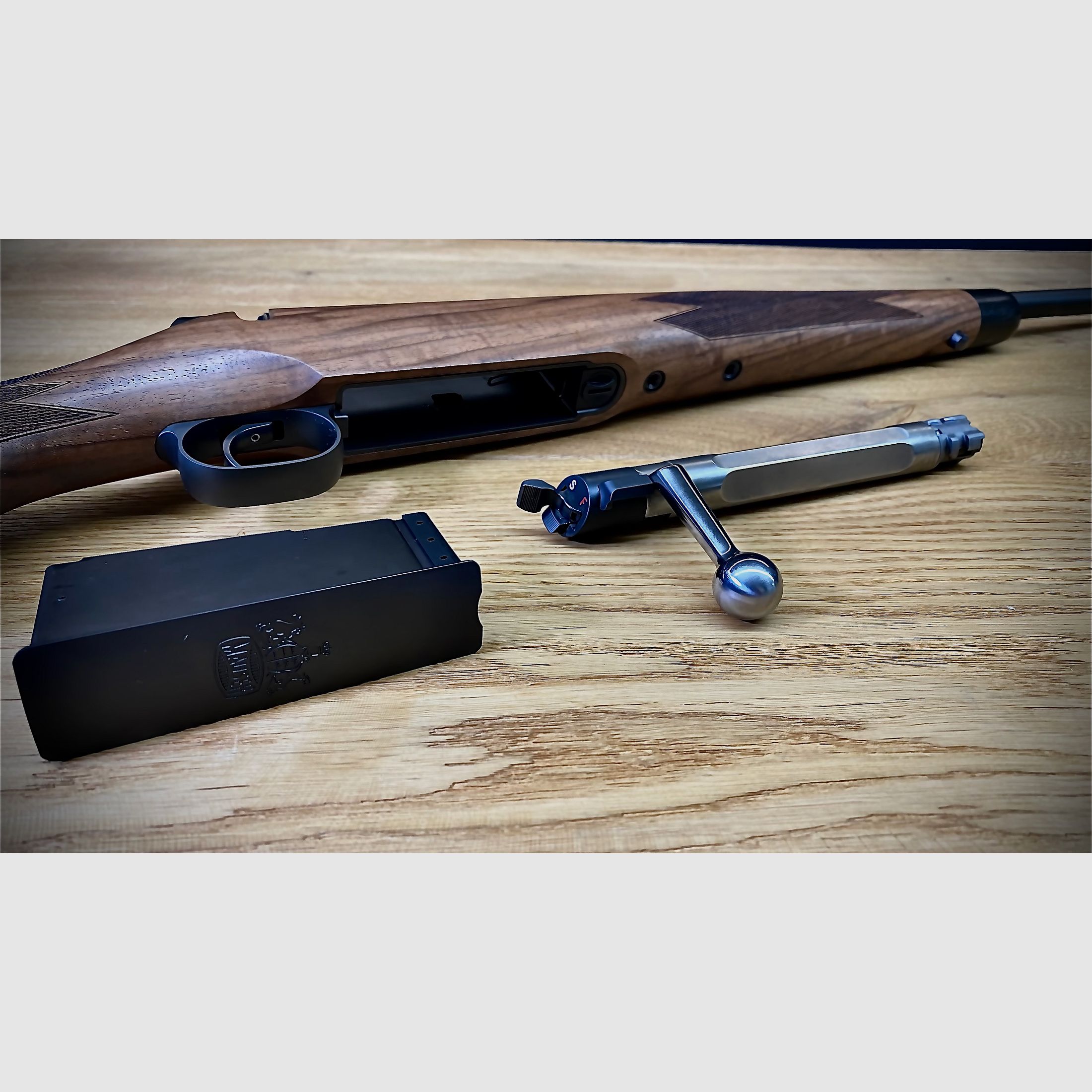 Mauser M03 / Kaliber .300 Win. Mag. / 56cm LL / M15x1 / Schaftholz Klasse 6 SLECHTS 1X BESCHIKBAAR