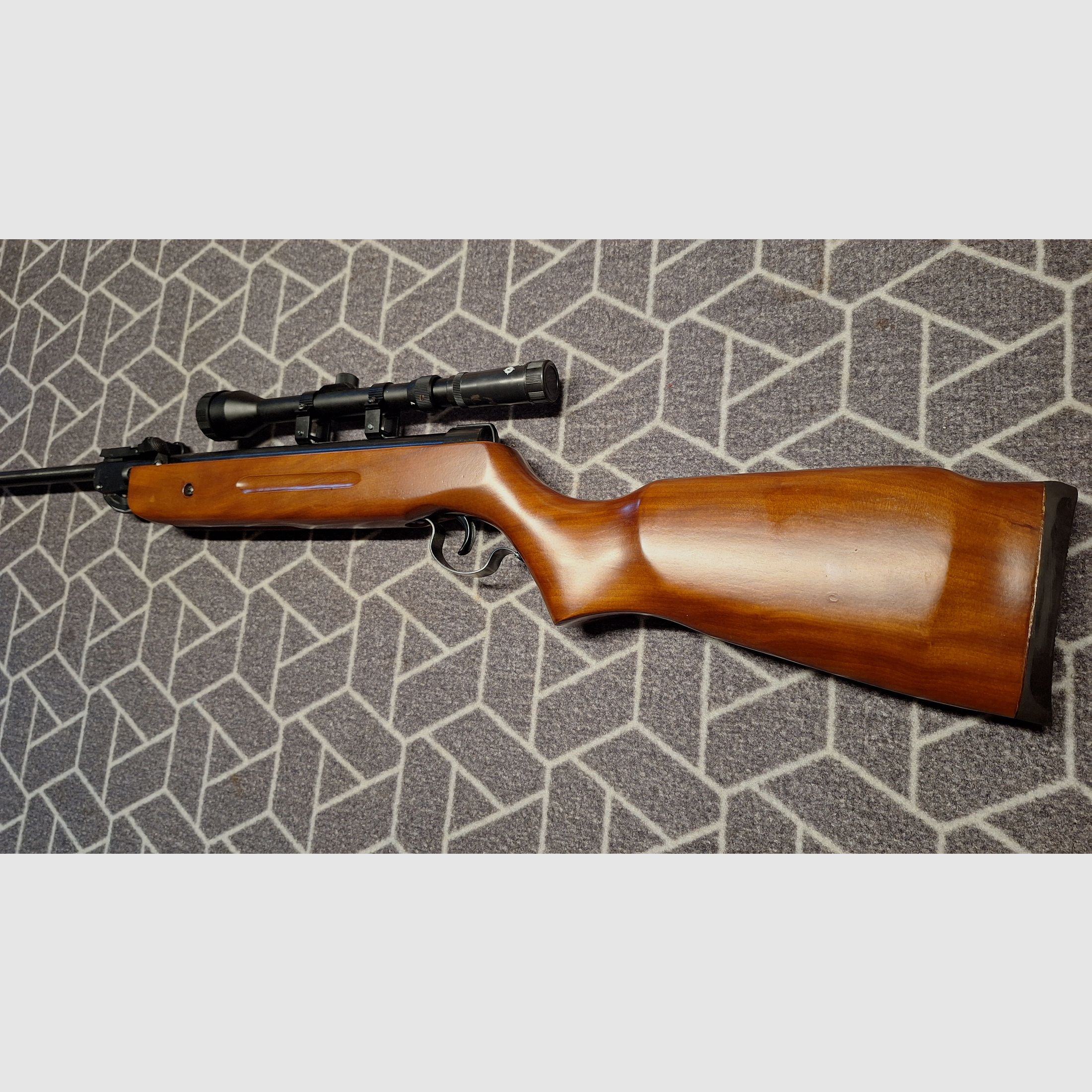 Carabine à air Kandar B2-4 avec scope - comme neuf !