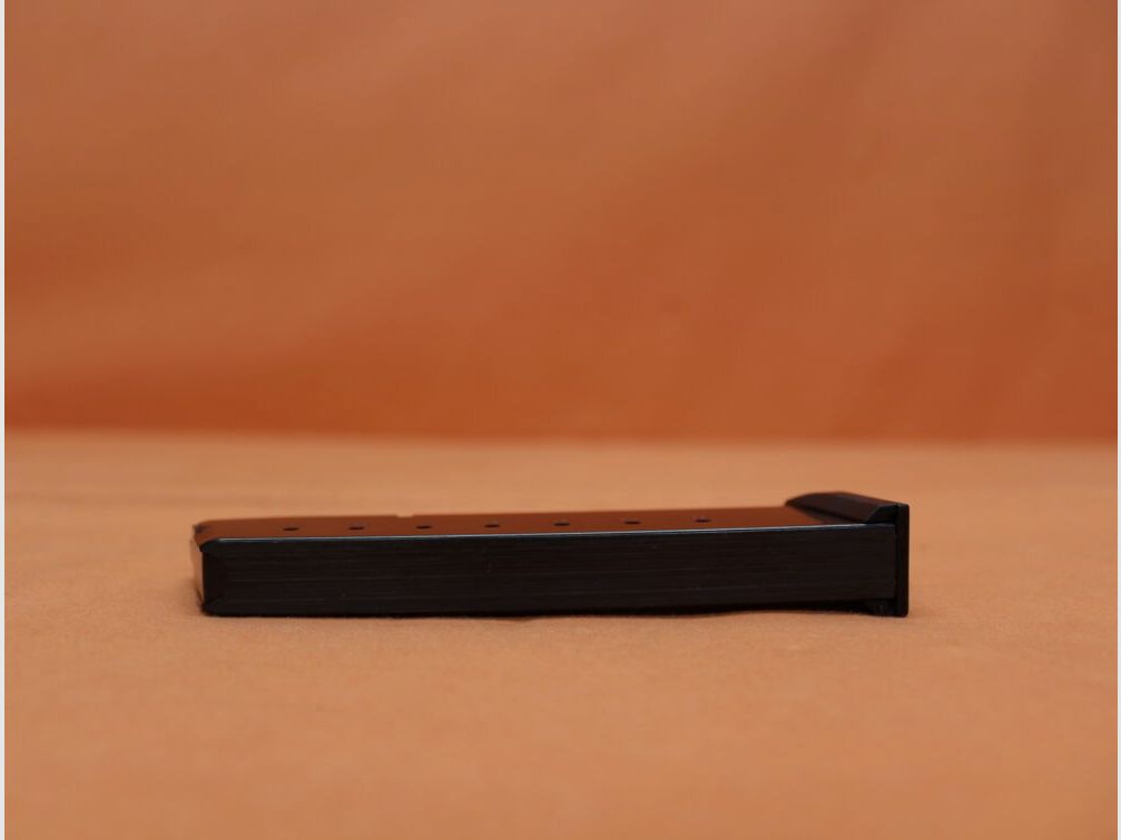 MEC-GAR Colt 1911: Magazynek MEC-GAR 8-strzałowy, oksydowany z podkładką magazynka .45Auto (.45ACP)