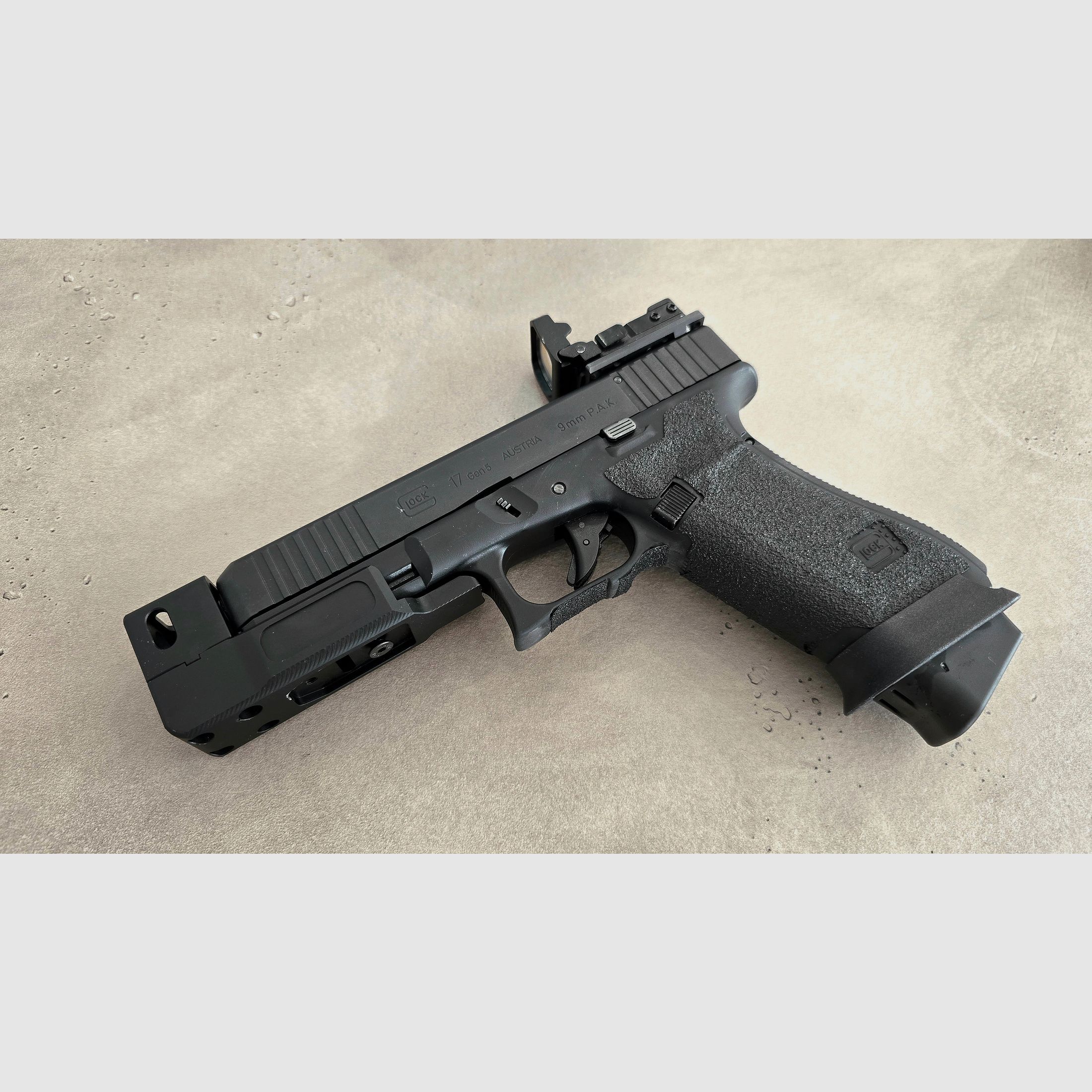 - UNIKAT - Glock 17 9mm PAK MATCH Gen 5 (PTB 1068) 