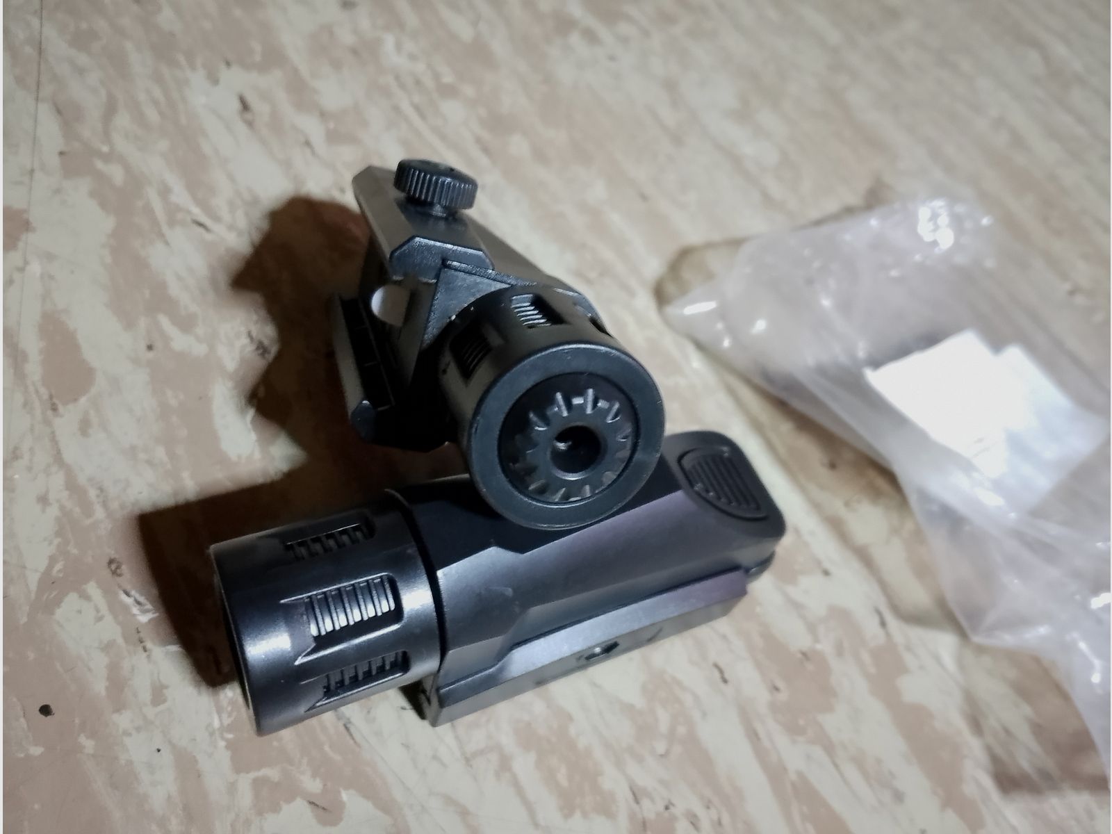 Tactical Taschenlampe Flashlight und Red DOT Laser für picatinny 20mm Set schwarz inklusive Batterien neu Airsoft Softair 