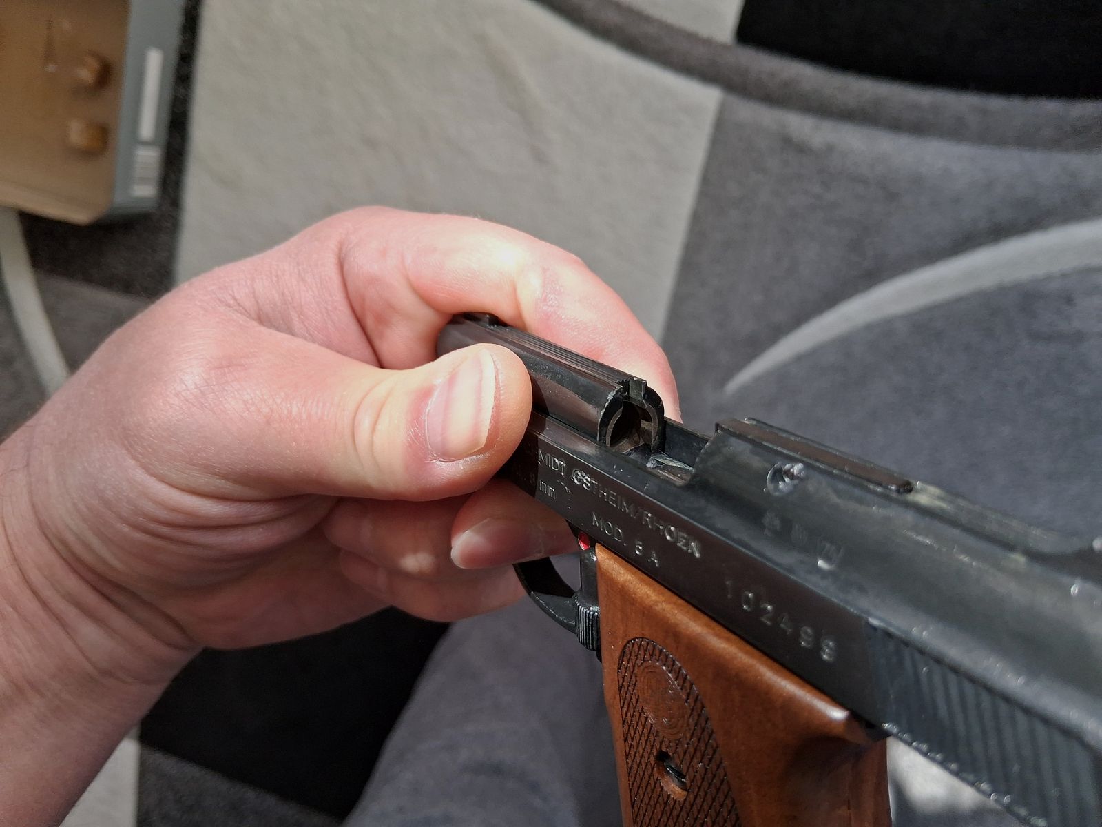 Sammler aufgepasst !!! HS Mod. 5A "G" Holzgriffschalen, Ersatzmagazin, TOP Zustand, ungeschossen