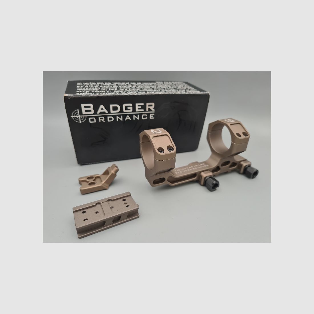 BADGER Condition One Modular Mount 34mm 1.70" TAN + J-Arm + Aimpoint Micro H2/T2 Montage + OVP