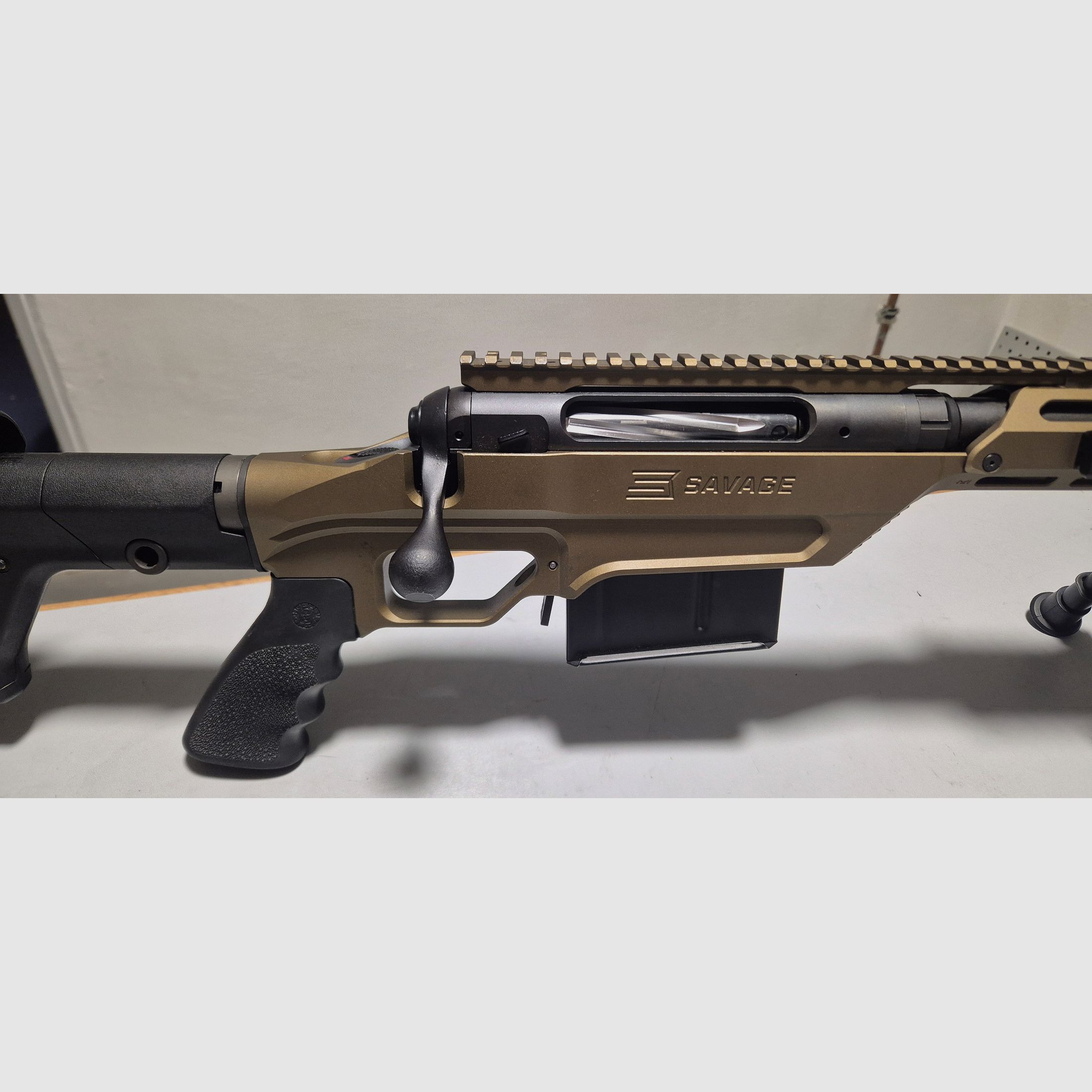 Savage Arms 110 BA Stealth Evolution; .338 Lapua Magnum; ca. 500 Schuss Belastung mit Harris Zweibein