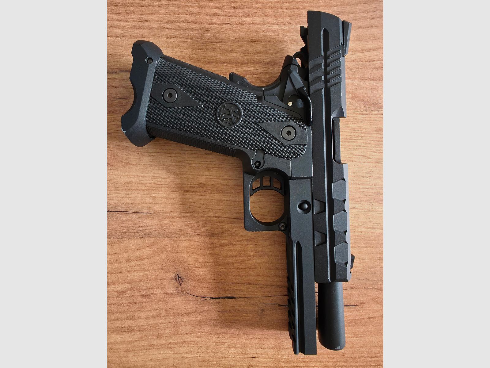 KLI Hi-capa 4.3 Tartarus MK1 GBB + 2 Magazine