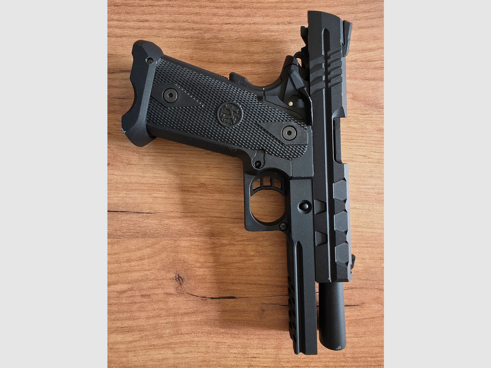 KLI Hi-capa 4.3 Tartarus MK1 GBB + 2 Magazine
