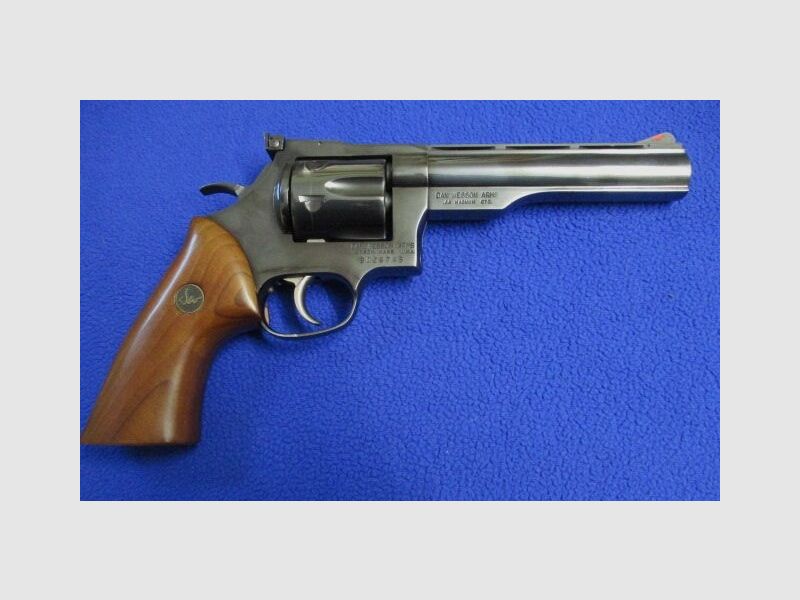 Revolver Dan Wesson .44 Rem Mag 6 pollici Dan Wesson