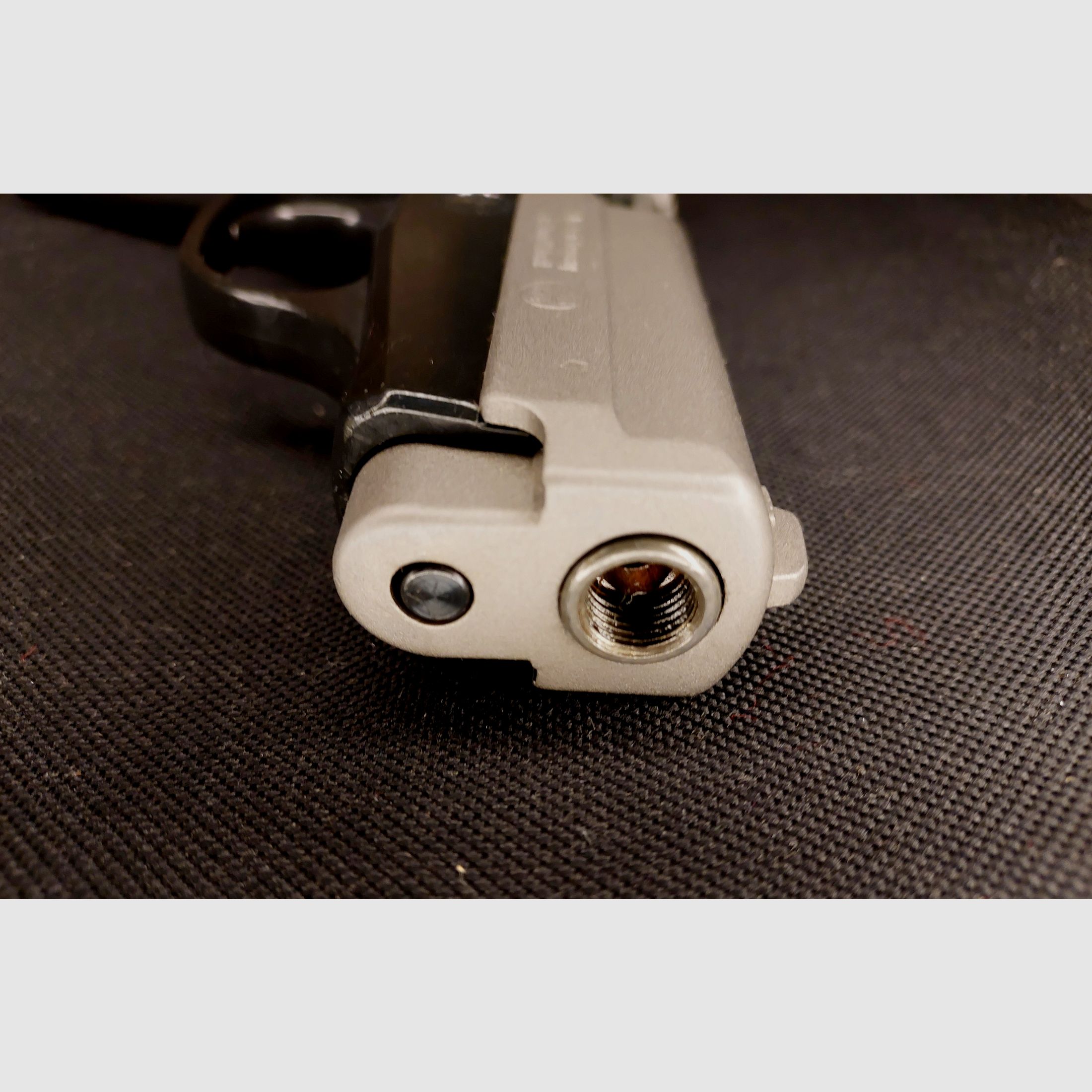 Sig Sauer P239 Nickel schreckschusspistool in kaliber 9 mm P.A.K. (PTB874) met Fobus holster