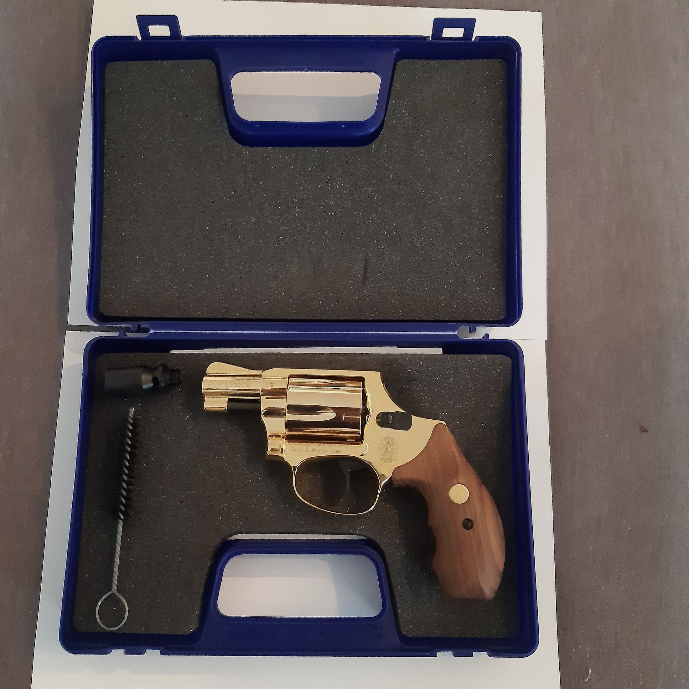 Verkaufe Schreckschussrevolver Smith & Wesson Chiefs-Spezial "Gold Ausführung"