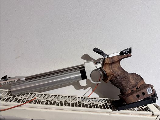 Steyer air pistol LP2 left