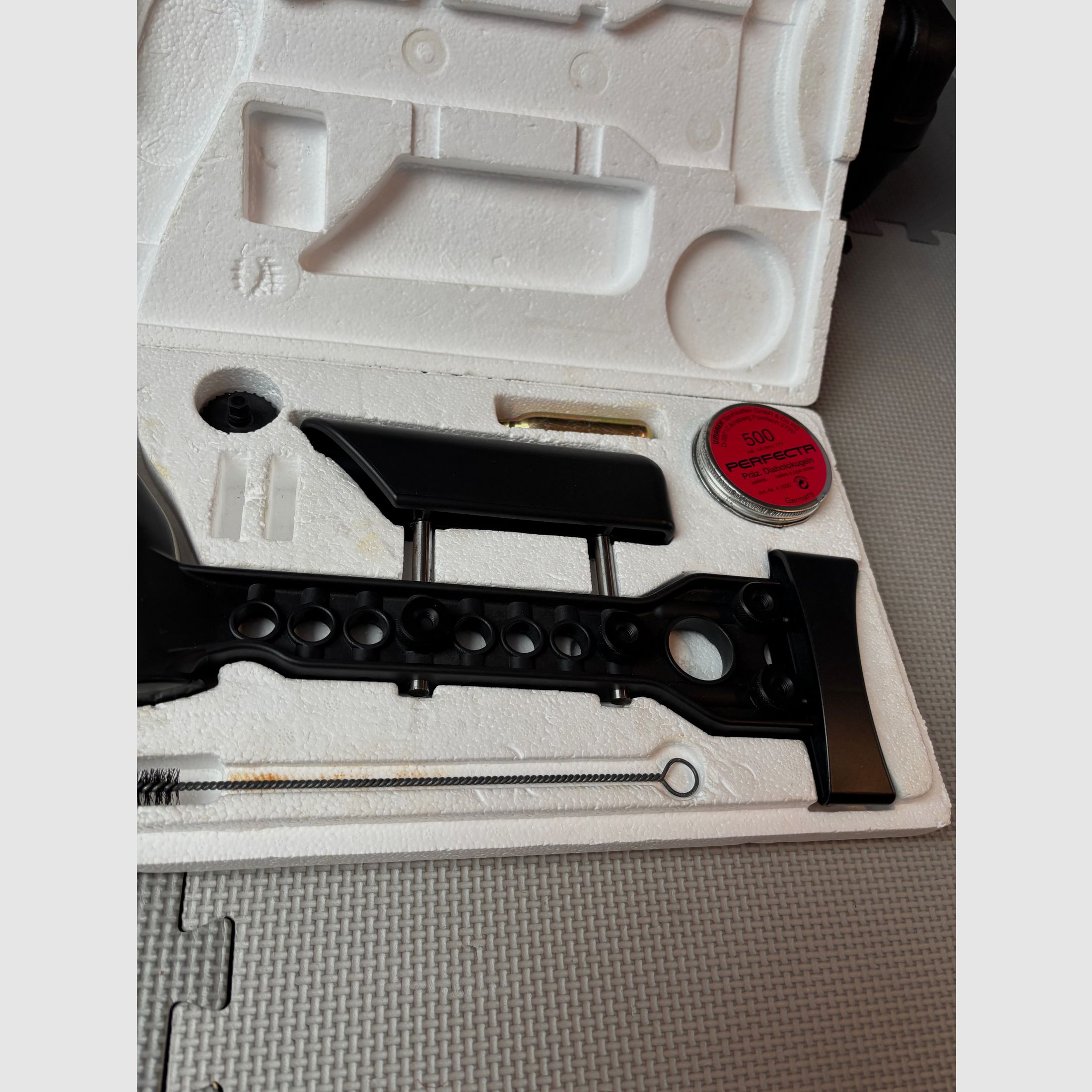 Den Smith & Wesson 686 CO2-Revolver mit einem 8-Zoll-Lauf  Jahr 1999 