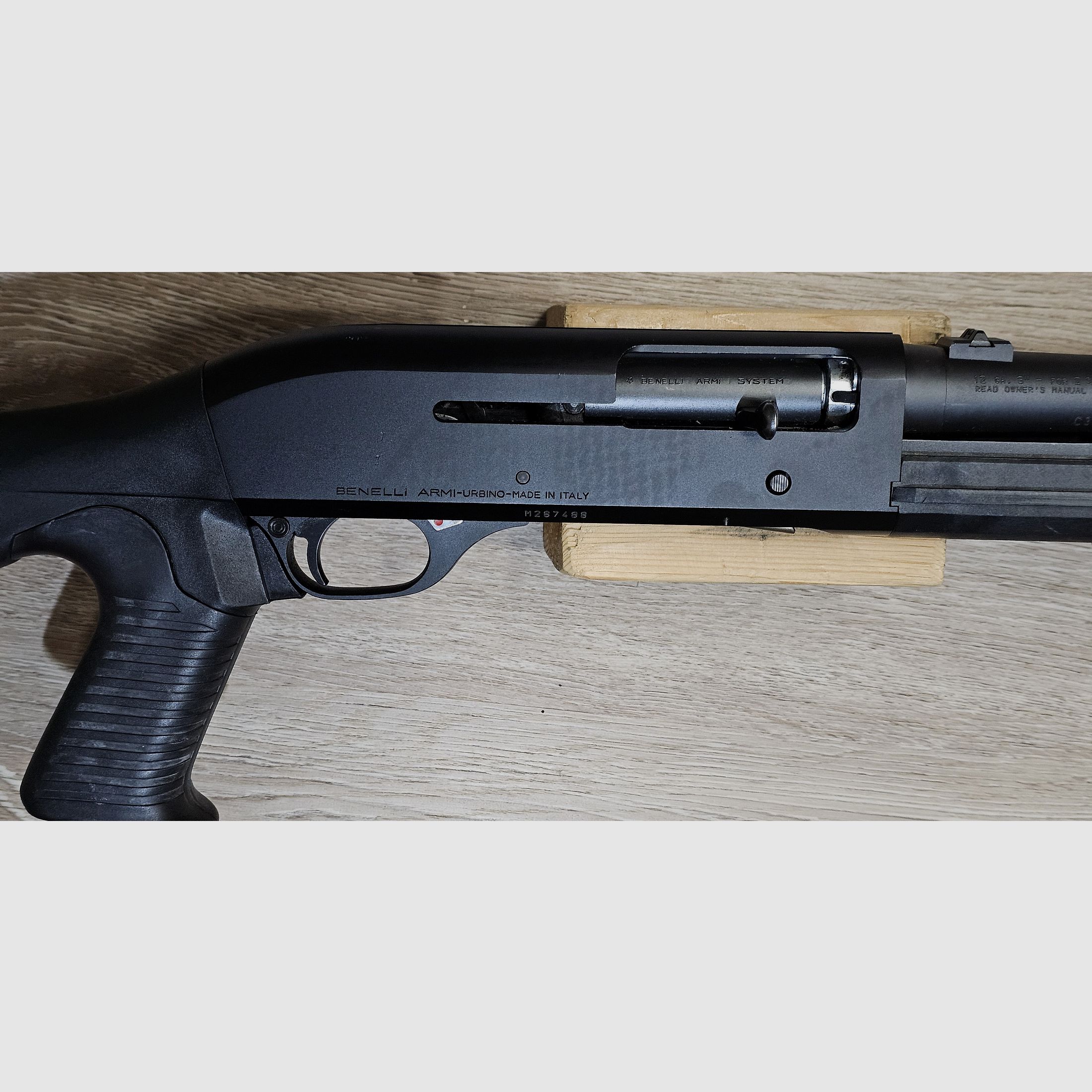Benelli M3 Super 90, caliber 12/76, short barrel length, pistol grip and standard stock