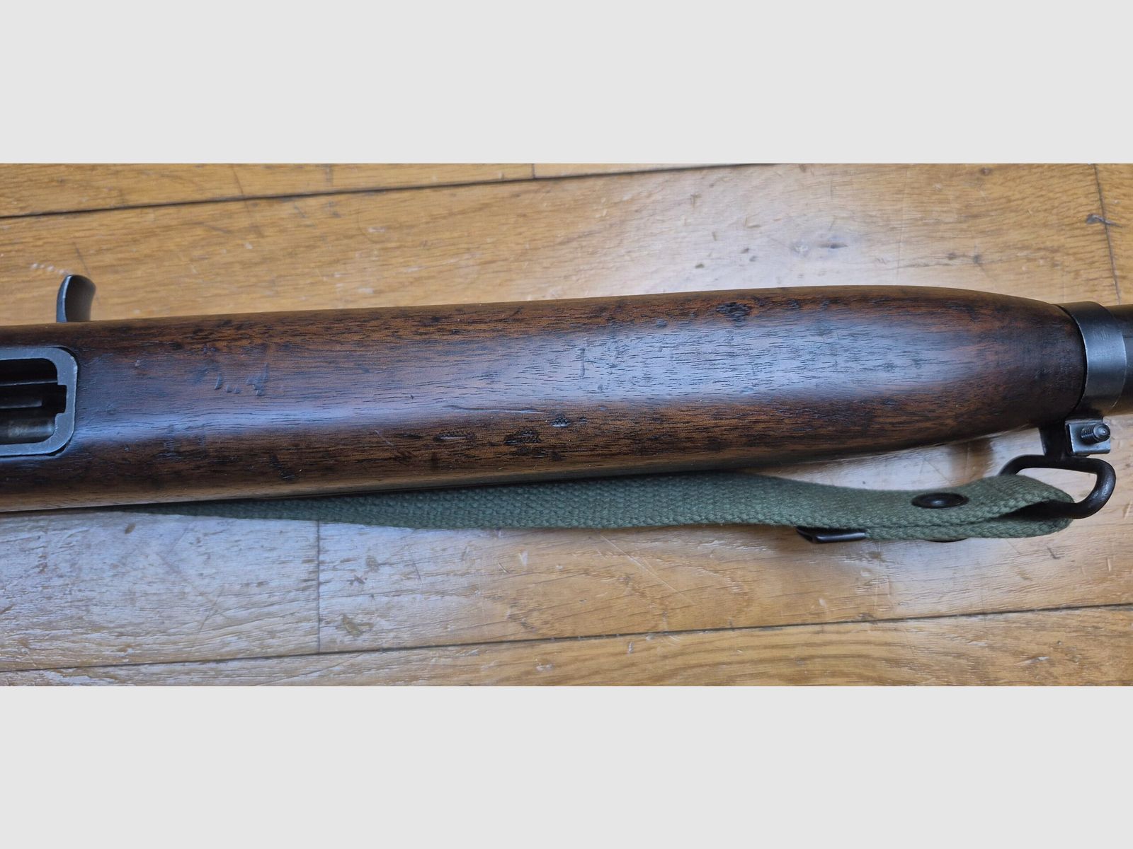 Buona carabina USM1 convertita in semi-automatica – Calibro .30 M1 originale – Fabbricazione INLAND – Senza attacco per baionetta per un tipo della Seconda Guerra Mondiale – Secondo caricatore da 10 colpi incluso – Cinghia – Ottime condizioni meccaniche ed estetiche – Una delle carabine più divertenti al poligono! – TBE, immagine 12 di 30
