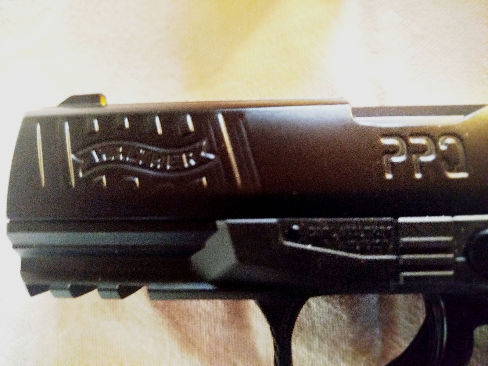 Pistola Walther ppq M2 Blowback CO2 4,5mm Kettenmagazin 2x