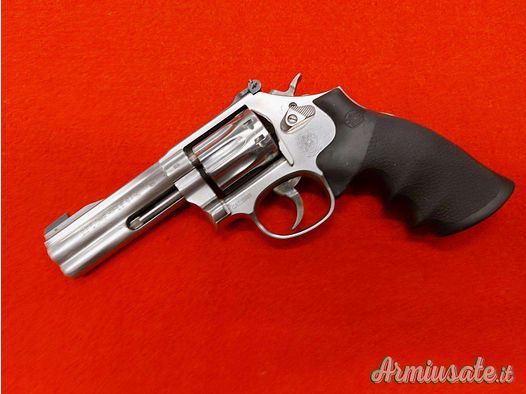 Smith & Wesson Revolver 617 Kal.22 L.R. 10 Schuss
