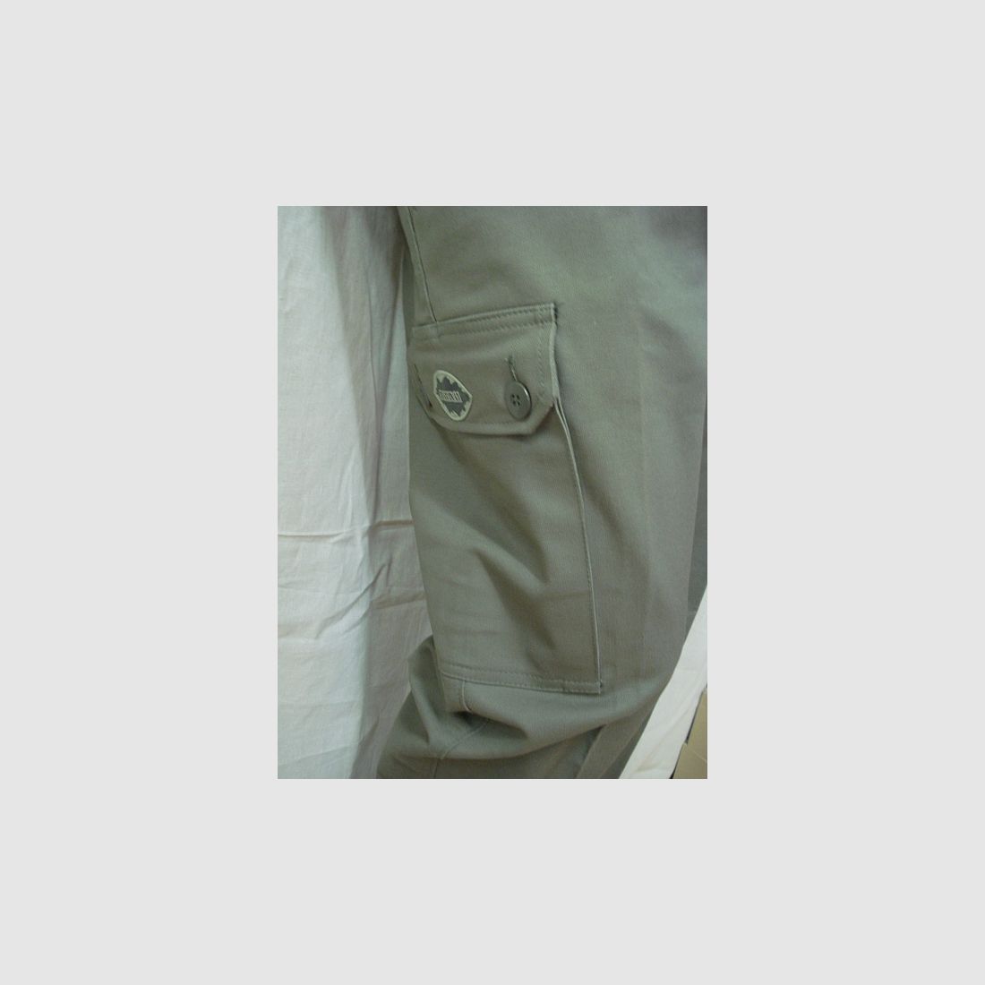 Jeans mit Patte - mit Bein- u. Messertasche